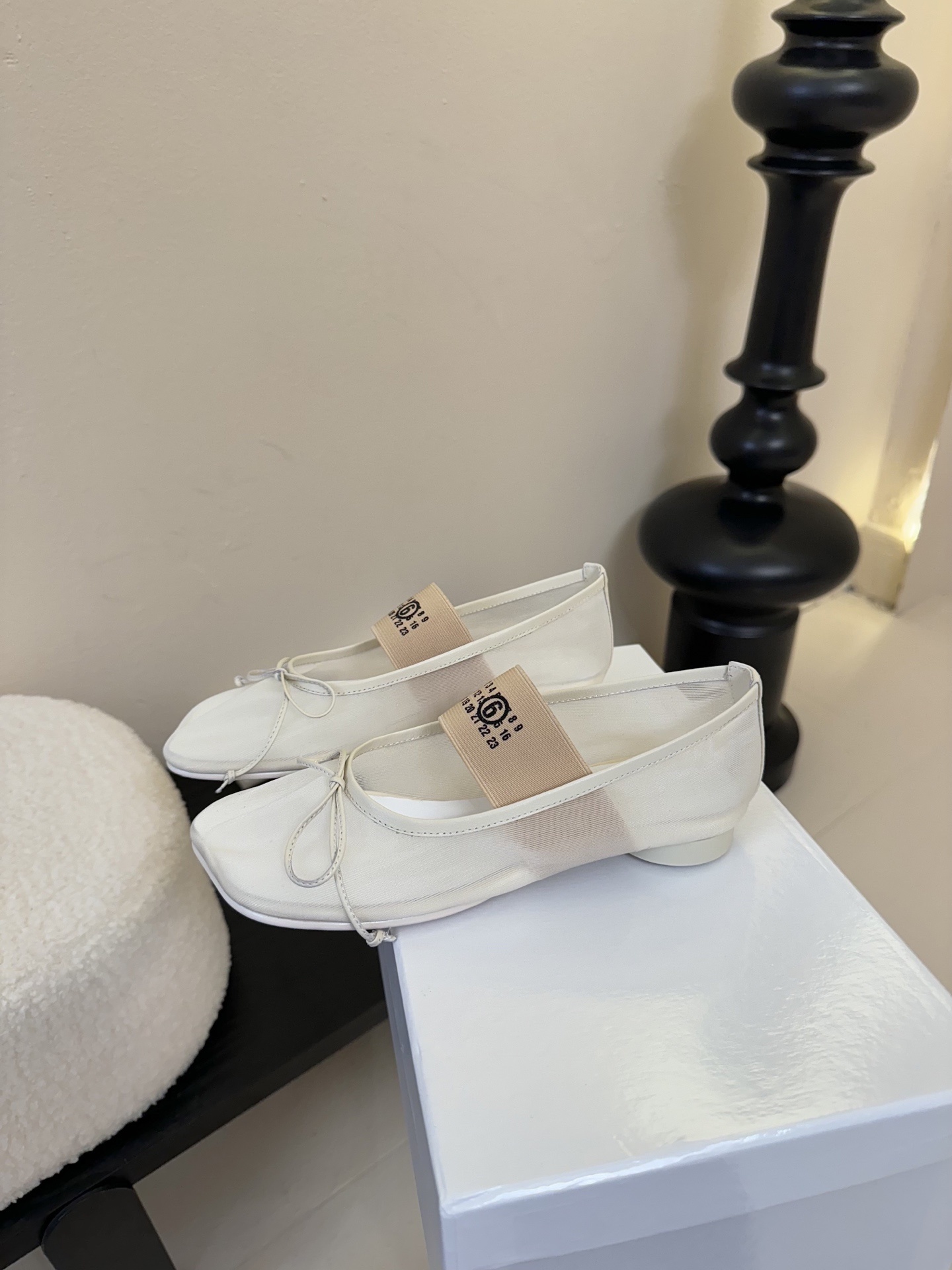 Maison Margiel* 马吉拉MM6 网纱芭蕾鞋
MM6 秉承Maison Margiela