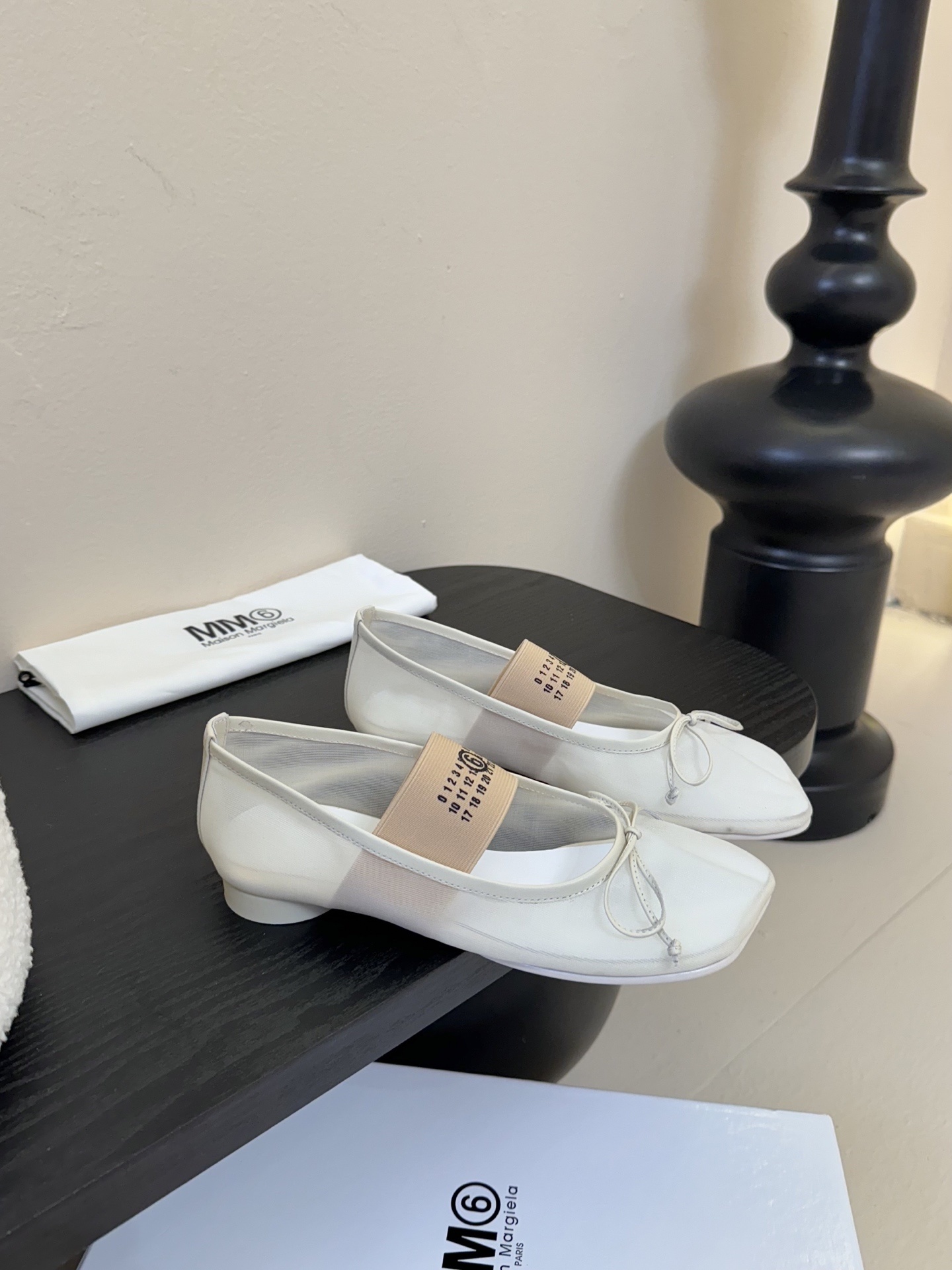 Maison Margiel* 马吉拉MM6 网纱芭蕾鞋
MM6 秉承Maison Margiela