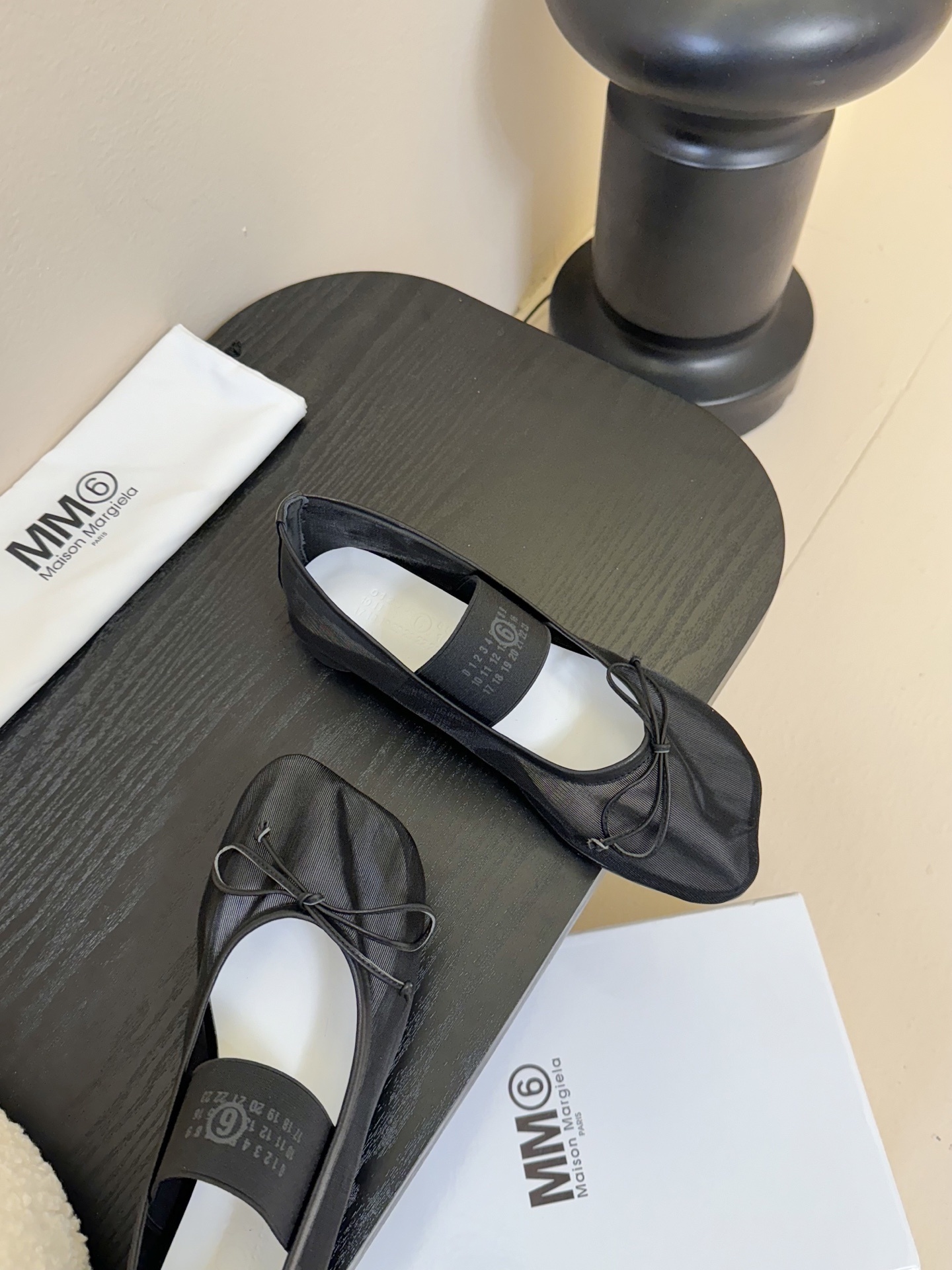 Maison Margiel* 马吉拉MM6 网纱芭蕾鞋
MM6 秉承Maison Margiela