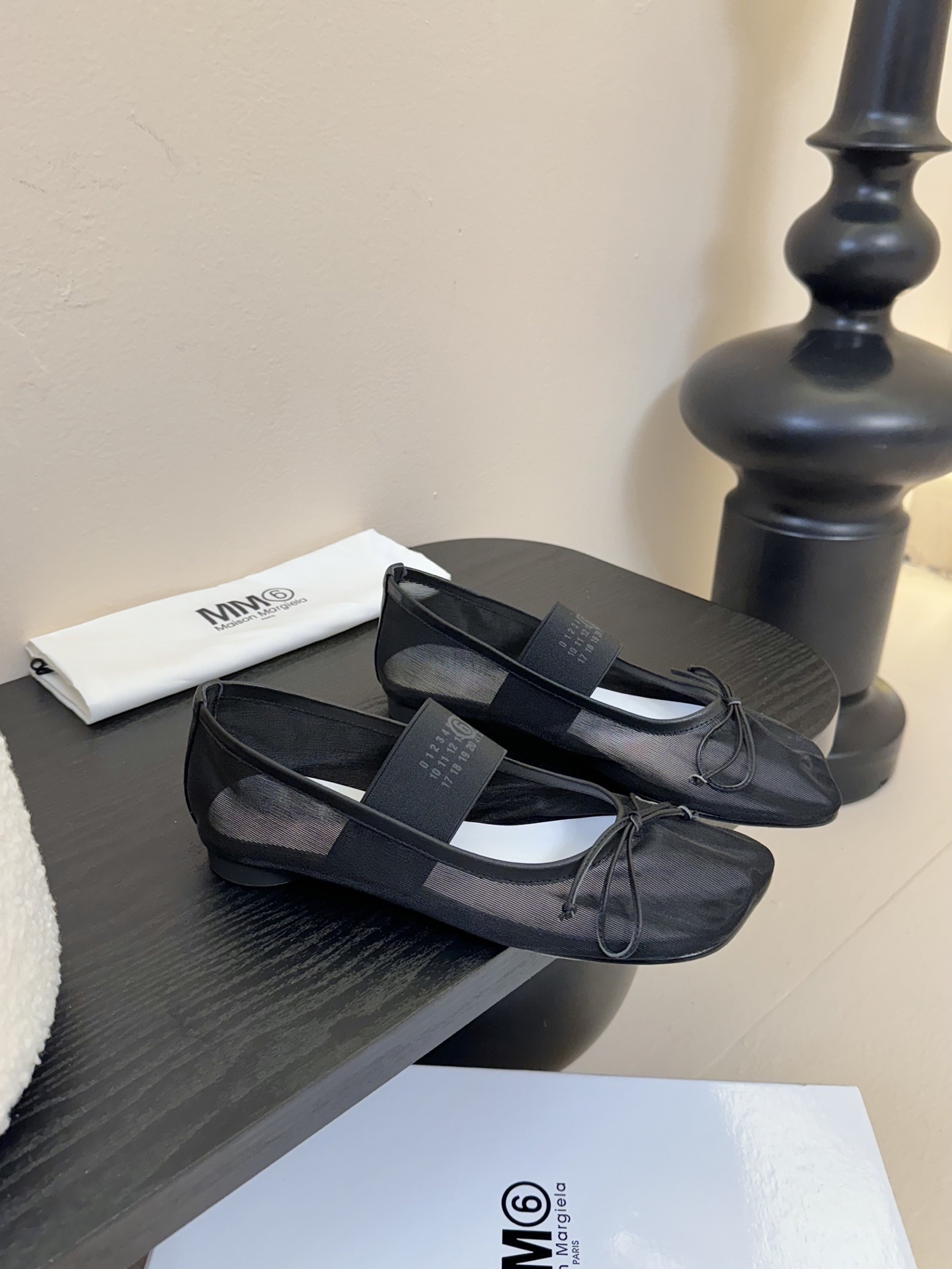 Maison Margiel* 马吉拉MM6 网纱芭蕾鞋
MM6 秉承Maison Margiela