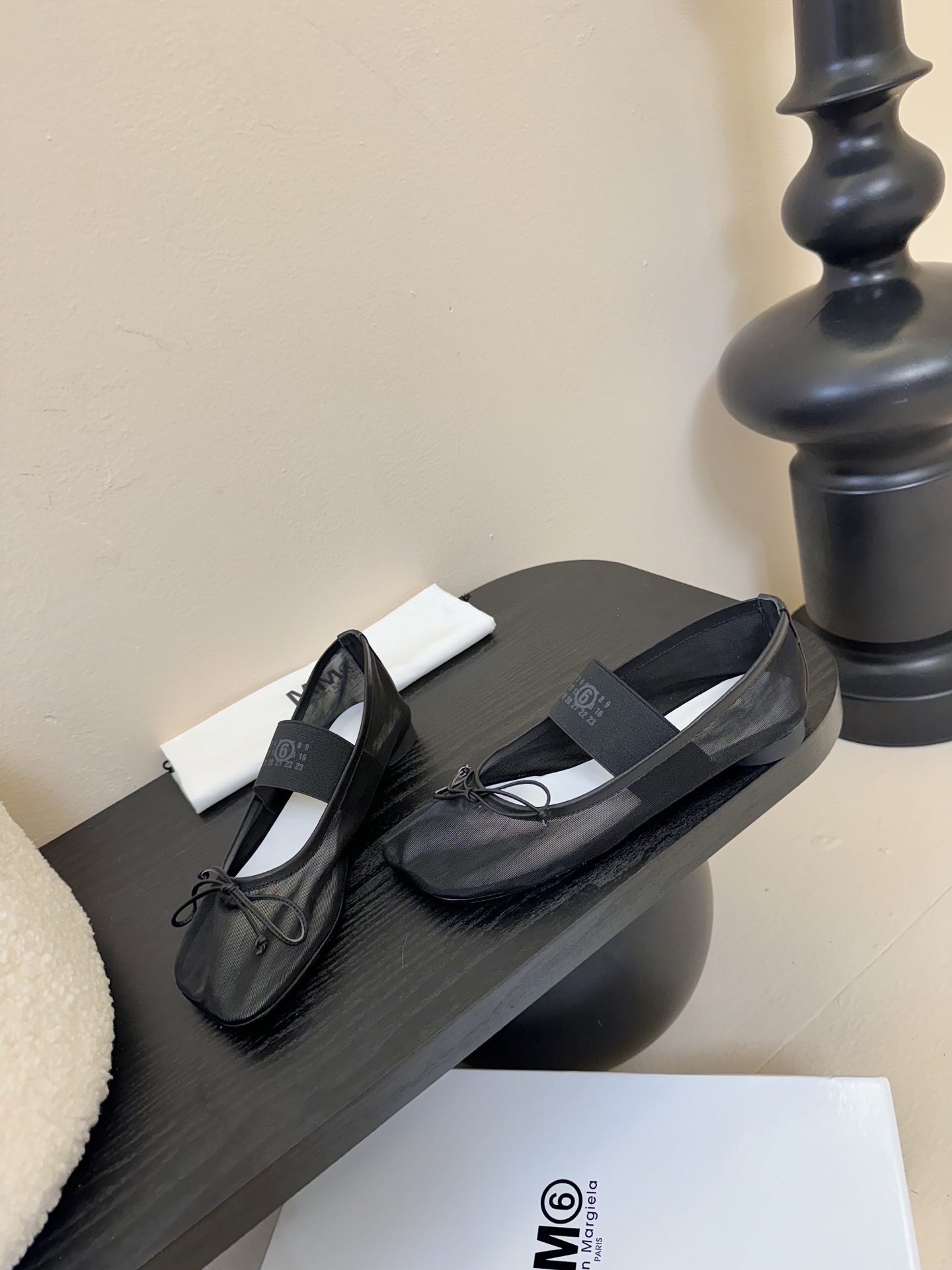 Maison Margiel* 马吉拉MM6 网纱芭蕾鞋
MM6 秉承Maison Margiela