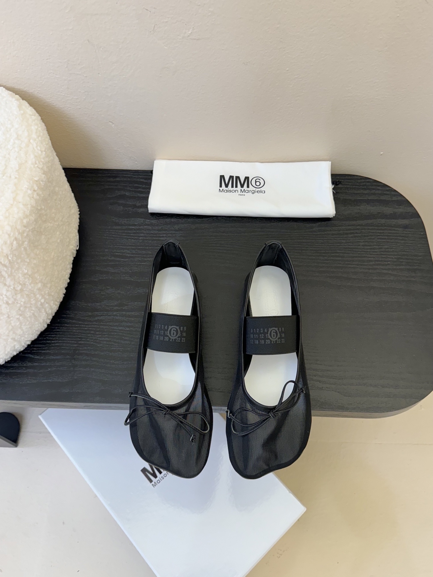 Maison Margiel* 马吉拉MM6 网纱芭蕾鞋
MM6 秉承Maison Margiela