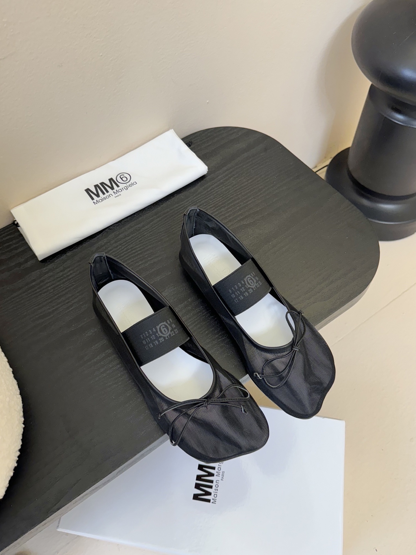 Maison Margiel* 马吉拉MM6 网纱芭蕾鞋
MM6 秉承Maison Margiela