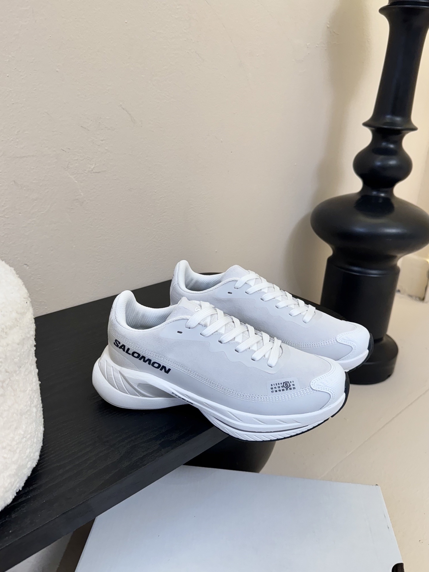 皮面秋冬款
MM6 x SALOMON - Spectur 2是MM6 Maison Margiela