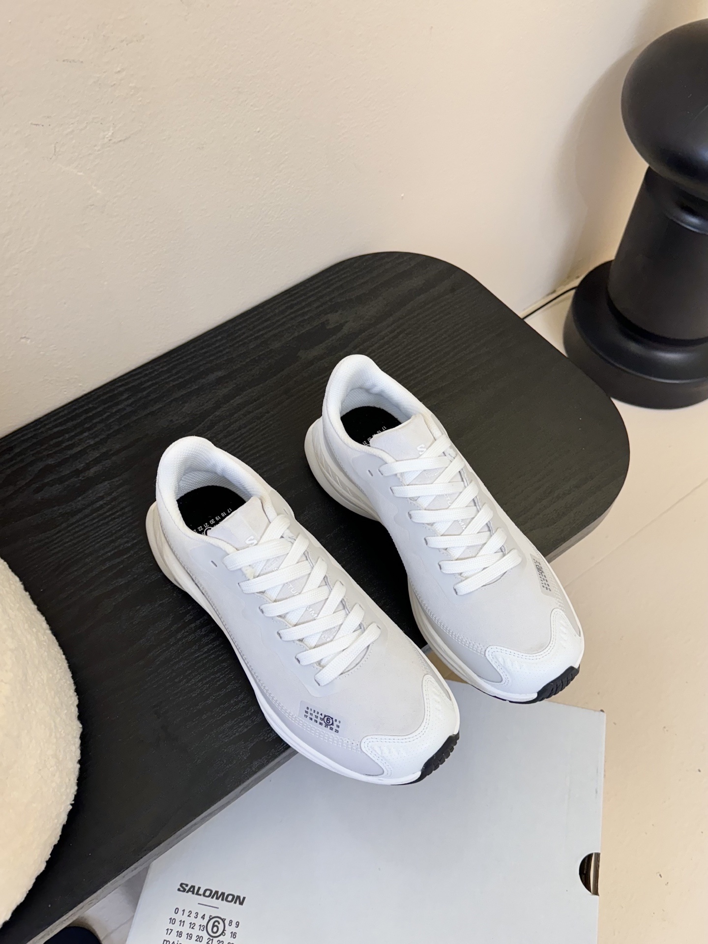 皮面秋冬款
MM6 x SALOMON - Spectur 2是MM6 Maison Margiela