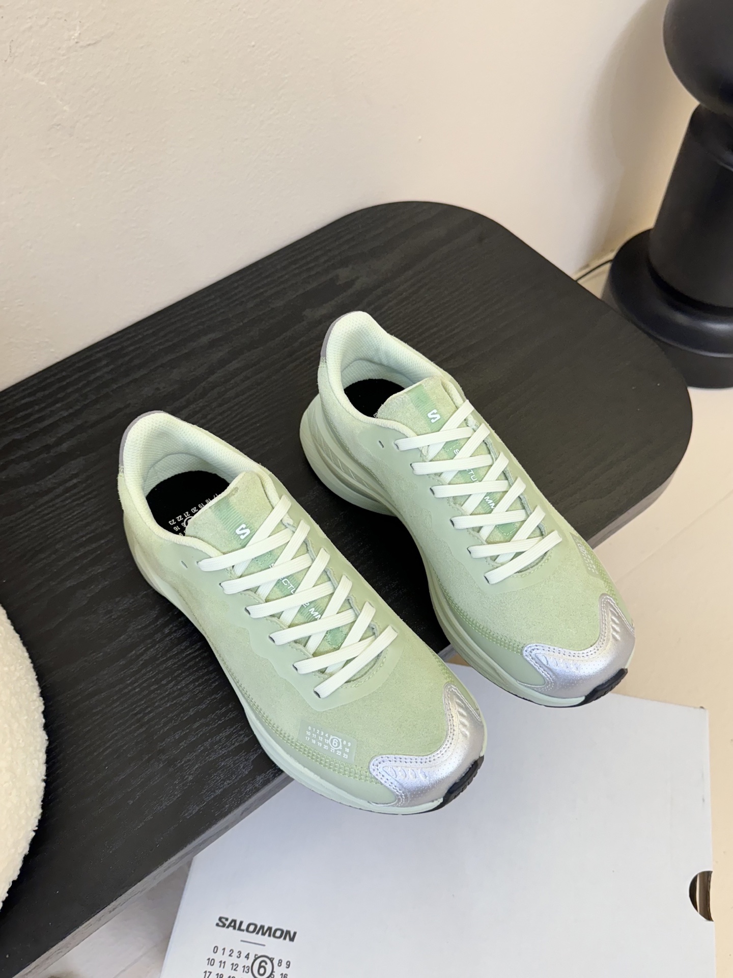 
皮面秋冬款
MM6 x SALOMON - Spectur 2是MM6 Maison Margiela
