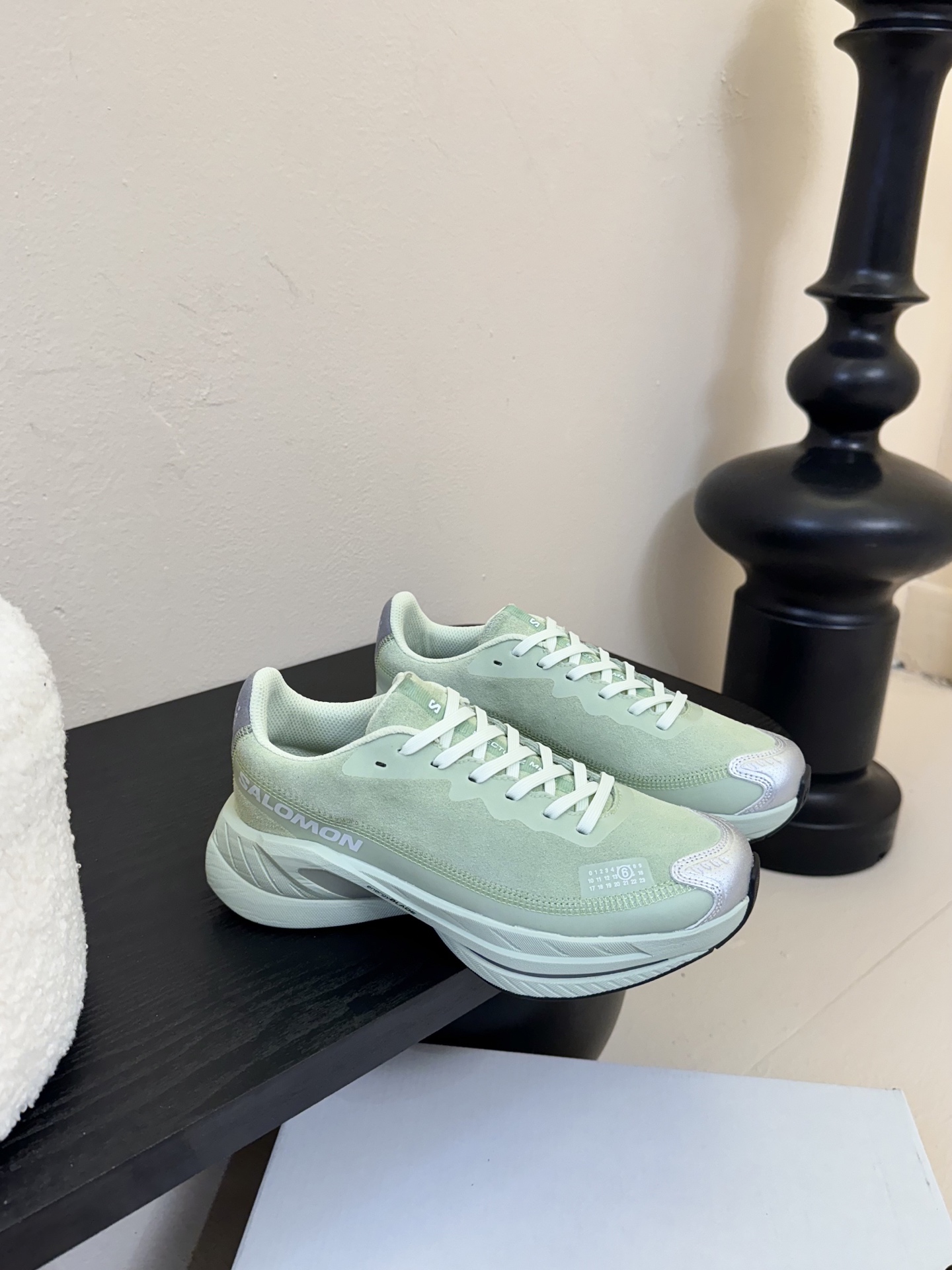 
皮面秋冬款
MM6 x SALOMON - Spectur 2是MM6 Maison Margiela
