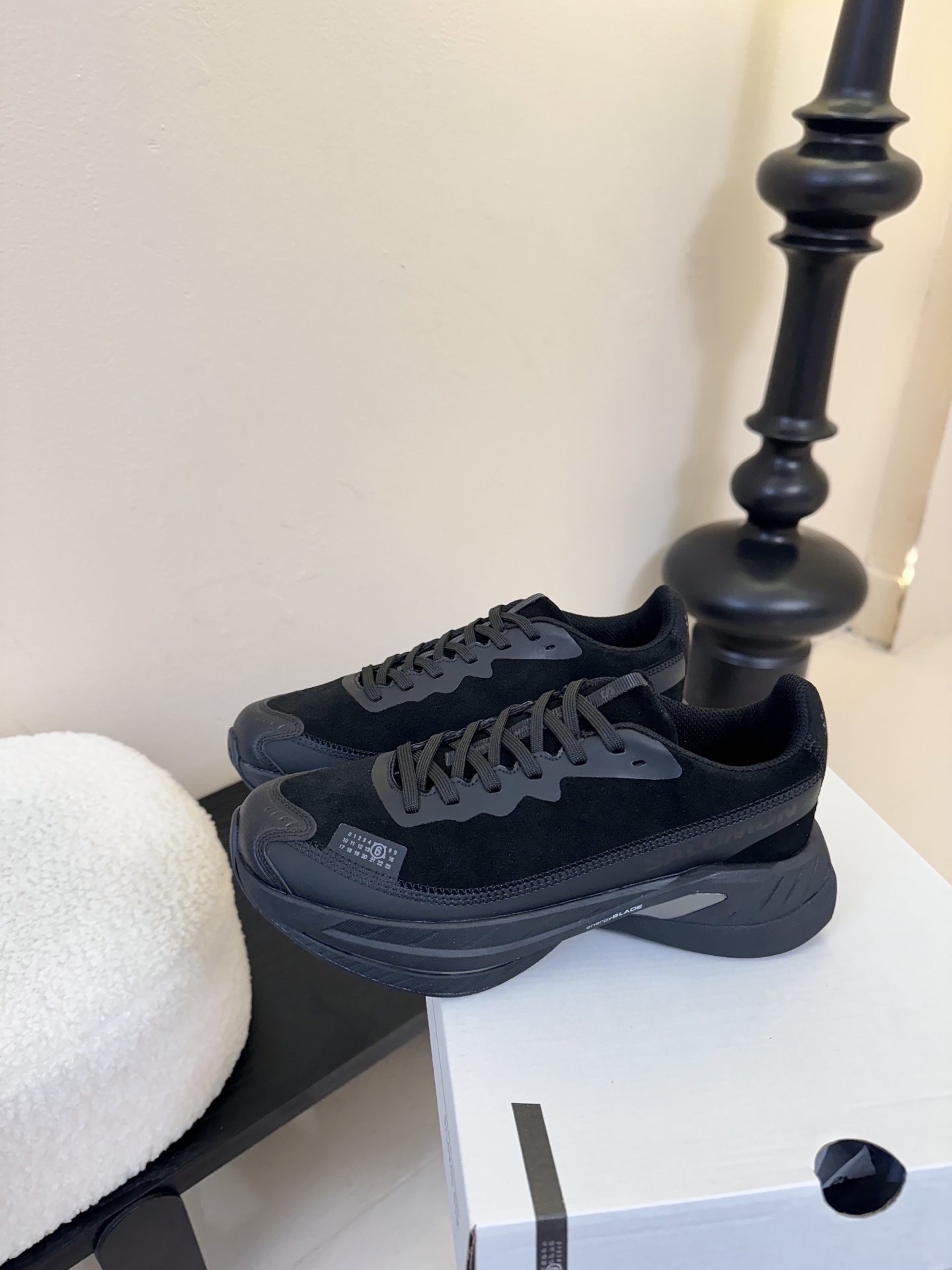皮面秋冬款
MM6 x SALOMON - Spectur 2是MM6 Maison Margiela