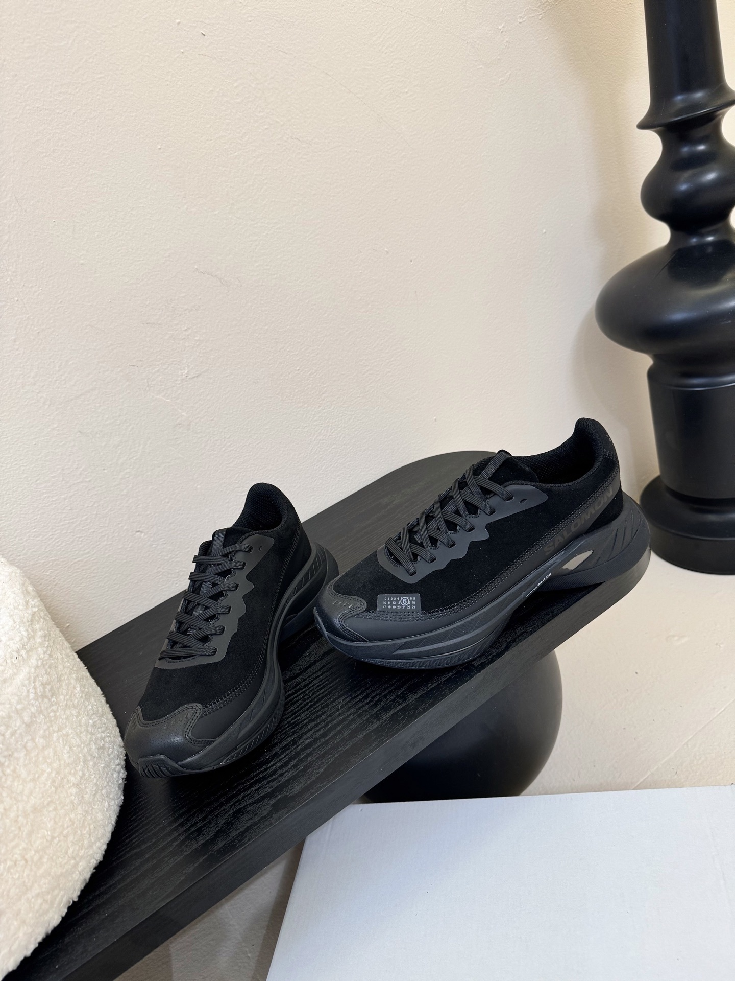 皮面秋冬款
MM6 x SALOMON - Spectur 2是MM6 Maison Margiela