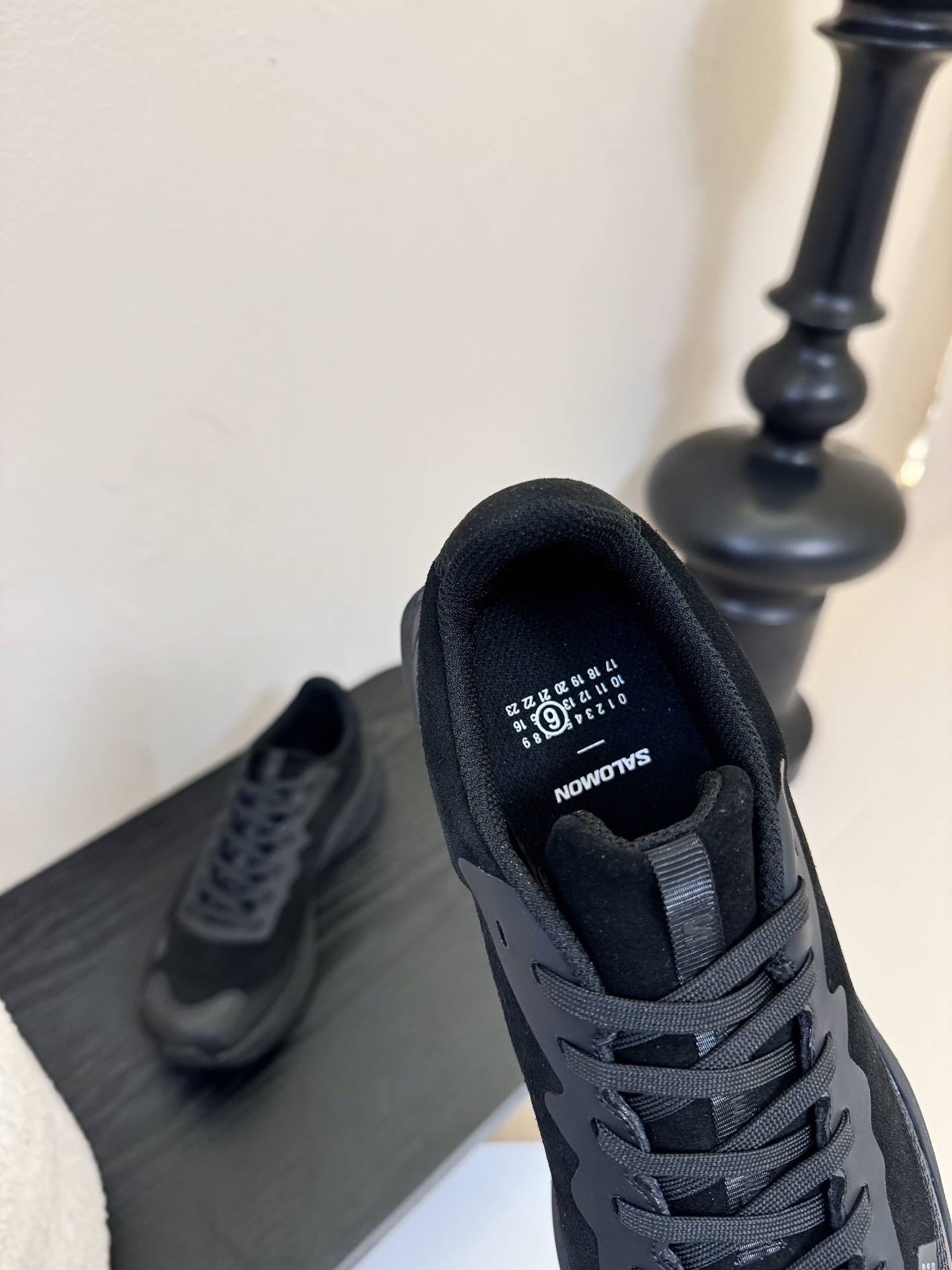 皮面秋冬款
MM6 x SALOMON - Spectur 2是MM6 Maison Margiela
