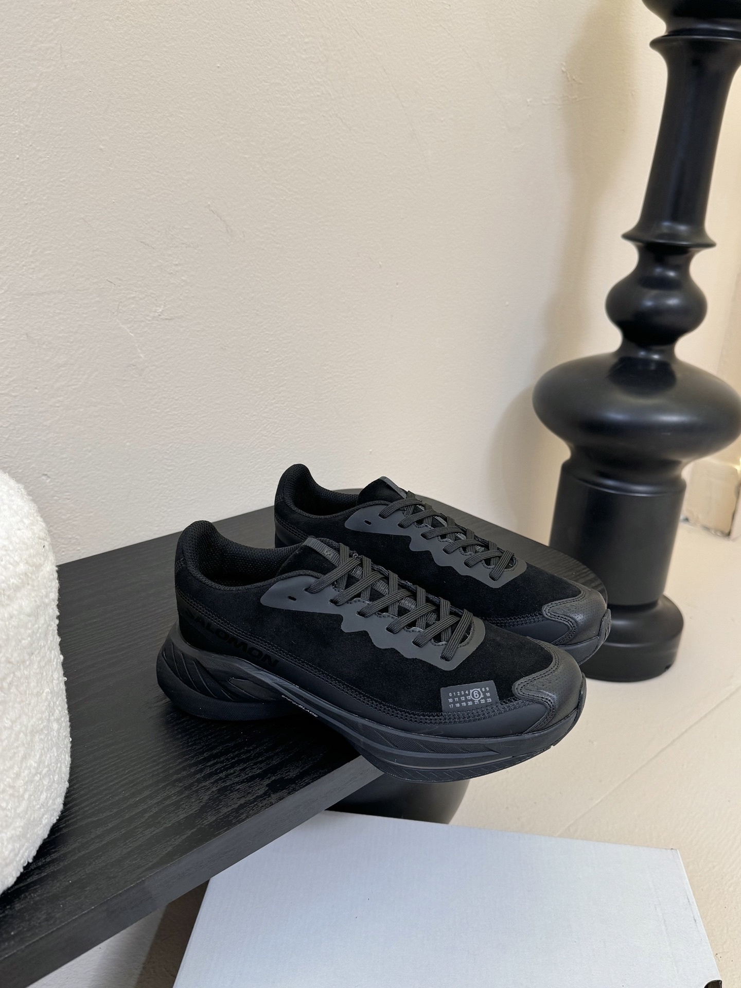 皮面秋冬款
MM6 x SALOMON - Spectur 2是MM6 Maison Margiela