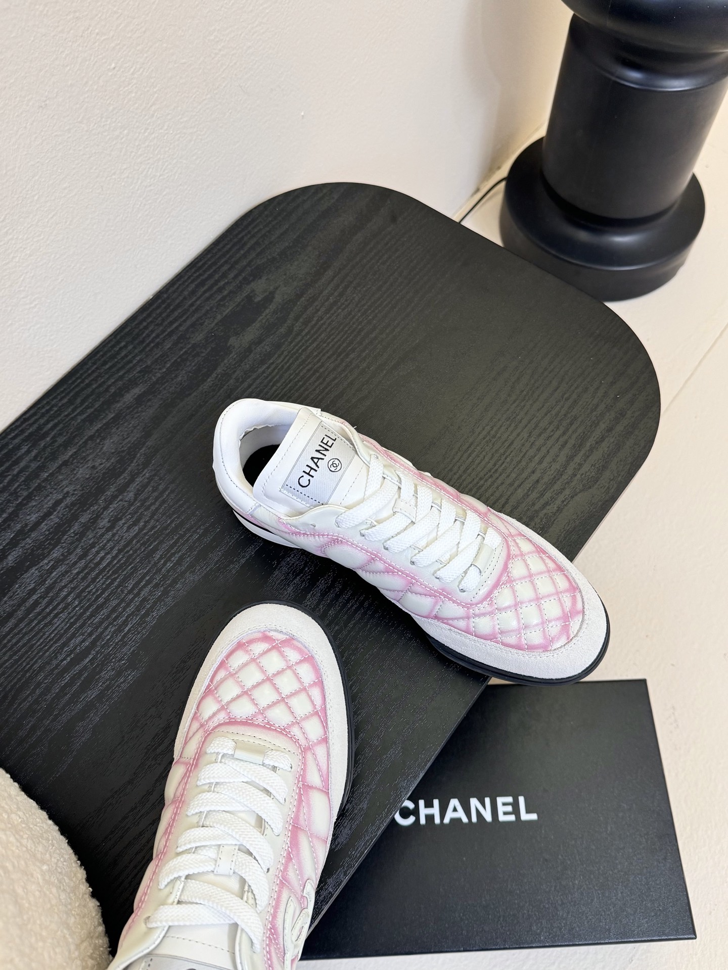 
CHANEL/香奈儿
2025新款小香风麂皮圆头菱格厚底运动鞋时尚增高鞋休闲鞋棒球鞋
面料：进口羊皮
