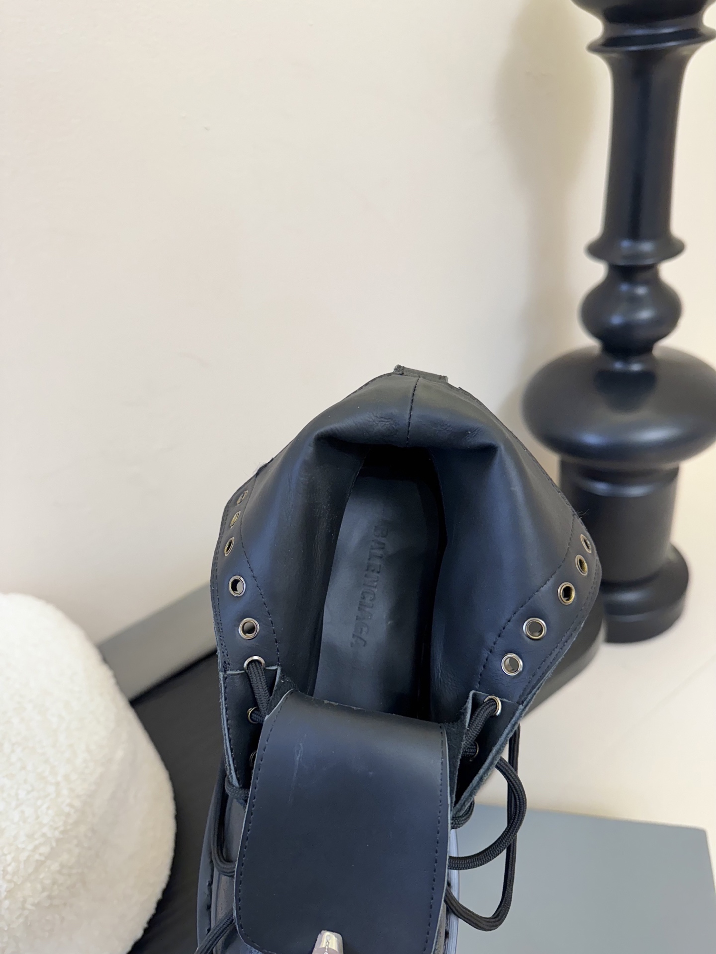 
Balenciaga巴黎世家走秀款短靴、巴黎时装周重磅新品，海外各大博主相继大秀金卡戴珊Kardash