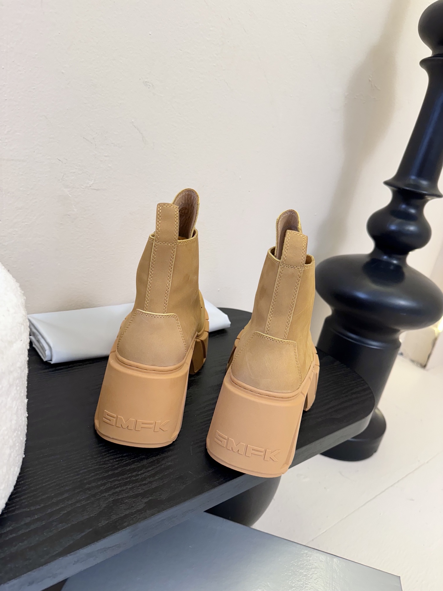 
Smf* 小众潮牌 25ss爆款新品 厚底 休闲鞋 德比鞋短靴长靴 

爆真的是很耐看越看越喜欢！矮个