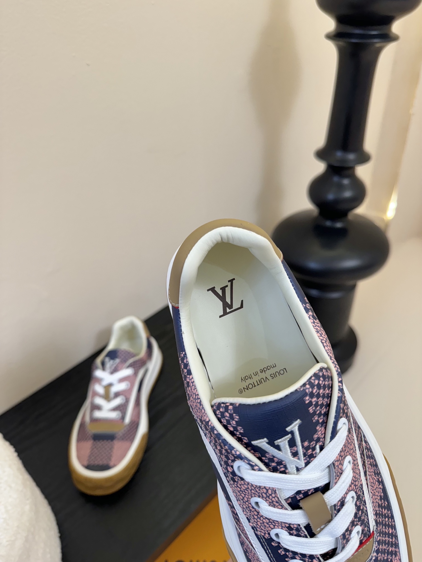 男款
LV代购级新色现货供应！经典驴家全系列,  每个款式配色都很赞！Trainer的脚感真的非常不错，