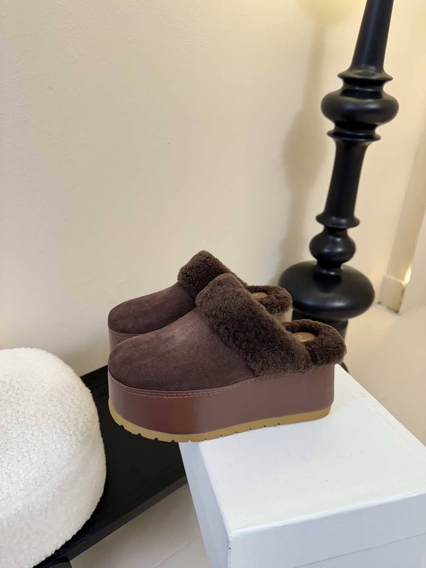 
CELINE/塞林2025新品羊毛拖鞋
这一季的赛琳又让我重新爱了它一次！
巨显可爱和时髦，拉长腿一绝