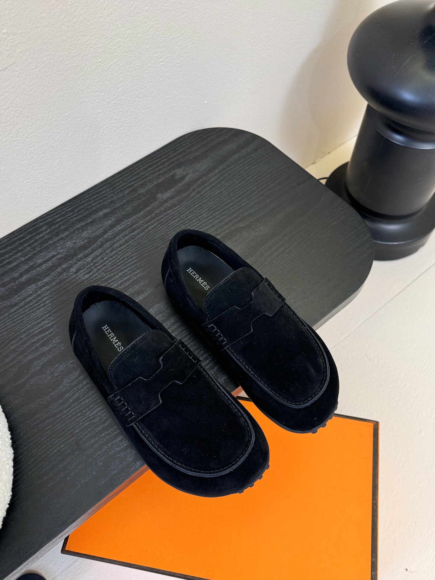 
 | ²⁰²5𝐬𝐬 🤍🤎
H家 春夏新品豆豆一脚蹬鞋！
简约鞋面牛反绒，轻盈舒适透气！运动感十足！顶级