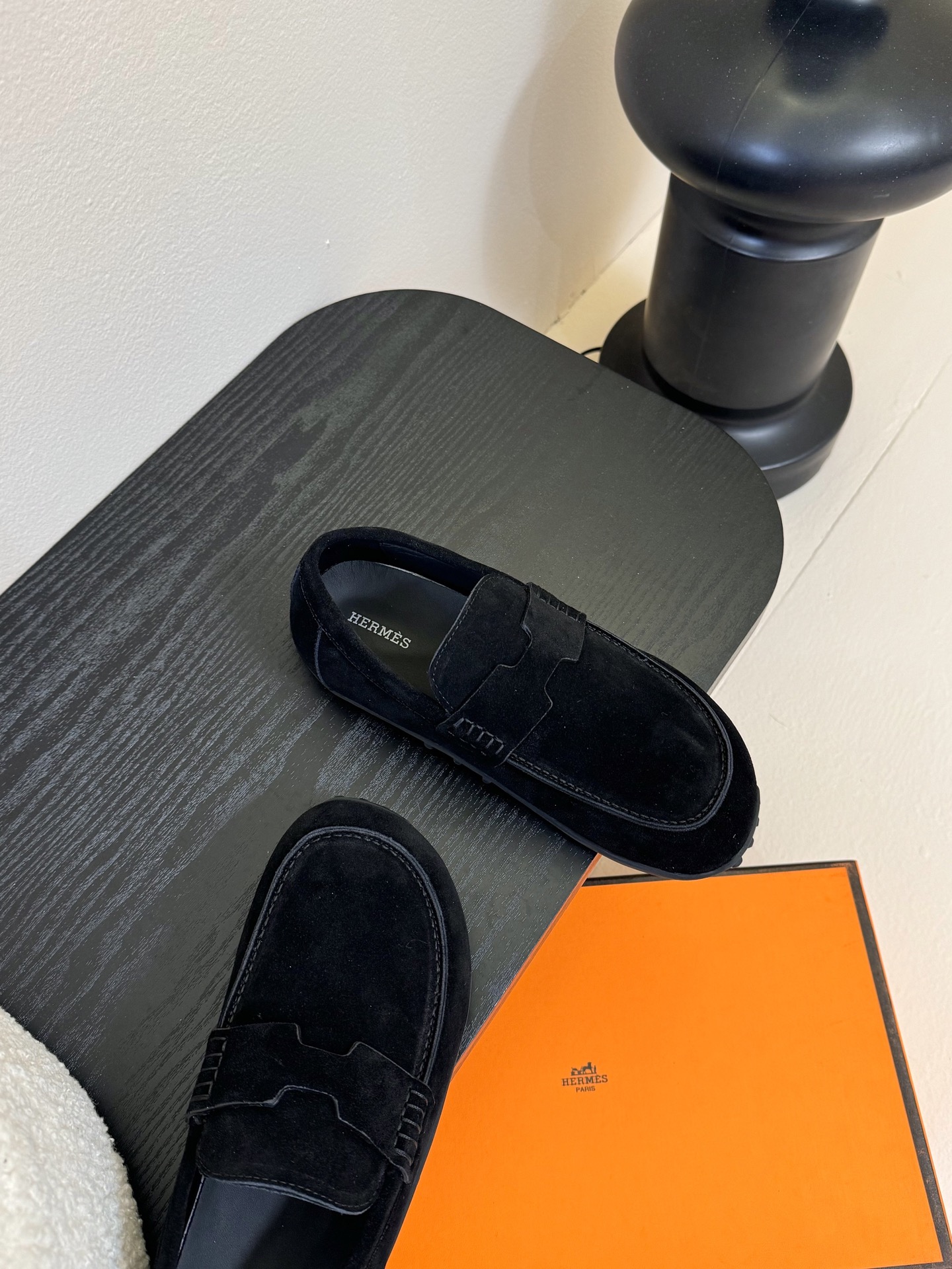 
 | ²⁰²5𝐬𝐬 🤍🤎
H家 春夏新品豆豆一脚蹬鞋！
简约鞋面牛反绒，轻盈舒适透气！运动感十足！顶级