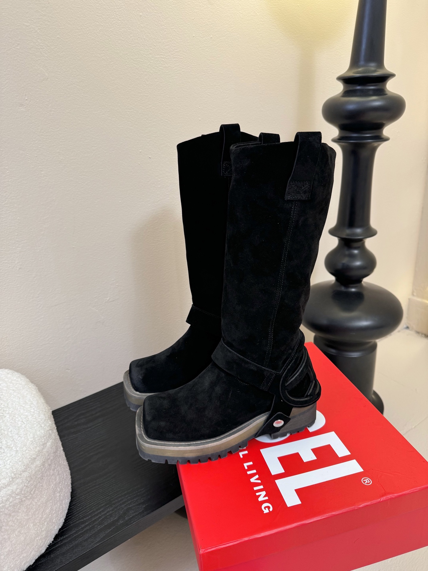 “Rebel Fashion: DIESEI Oval D 25AW Knight Boots Review” - 图片 5