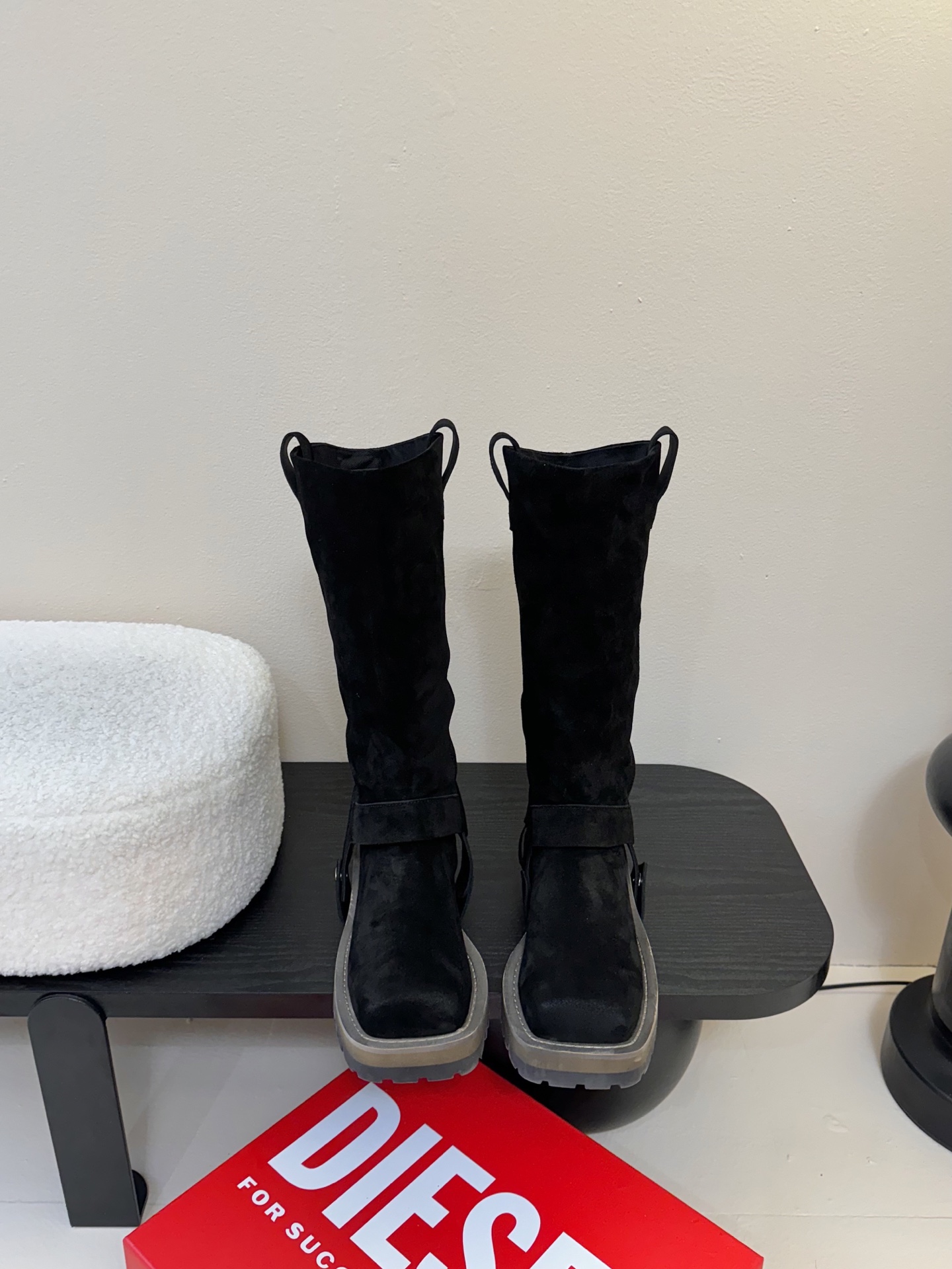 “Rebel Fashion: DIESEI Oval D 25AW Knight Boots Review” - 图片 9