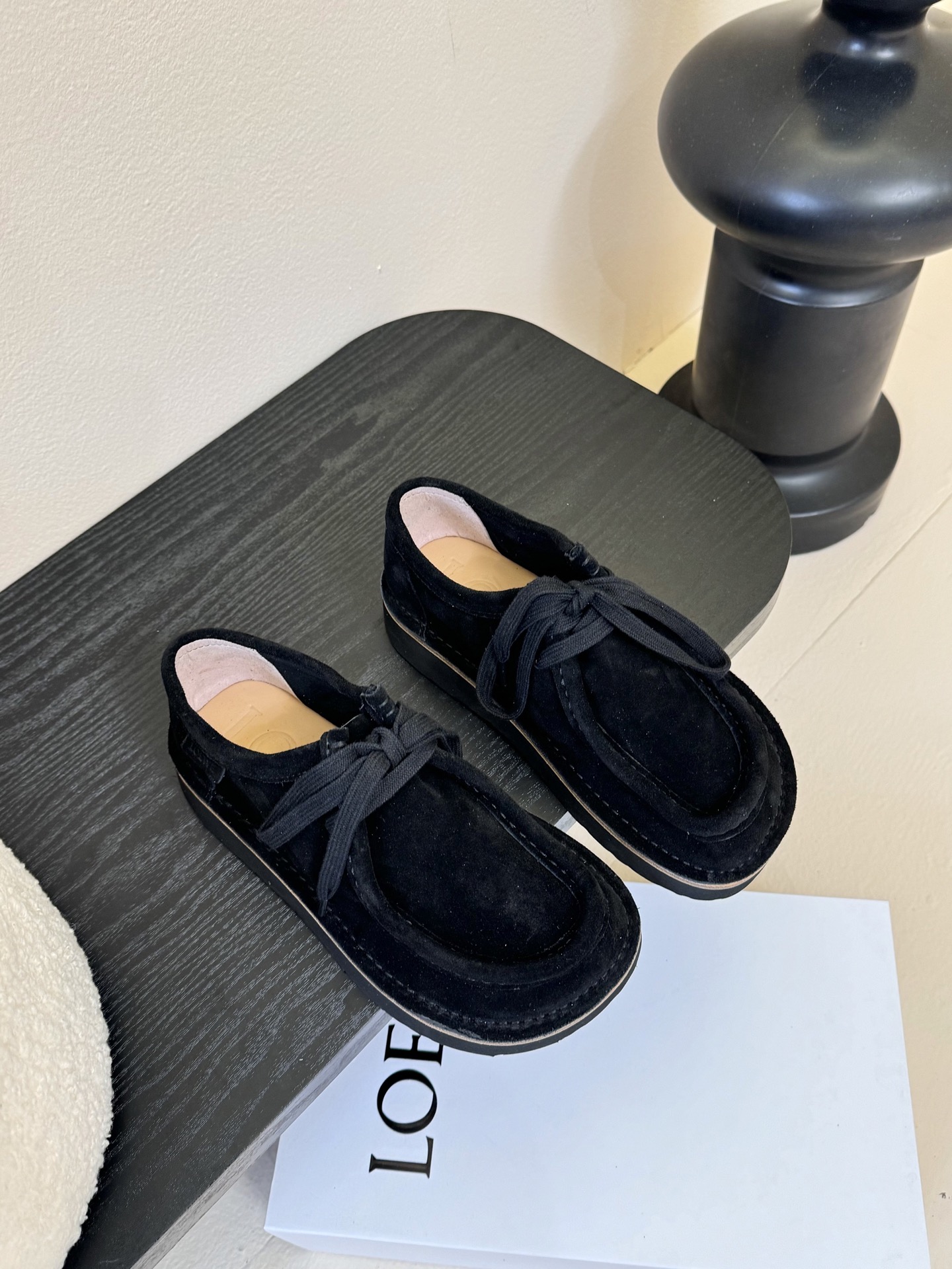  男➕20
LOEWE  罗意威 25秋冬新款乐福鞋 新品 实力来袭  
圆头圆脑的鞋头可可爱爱  一鞋