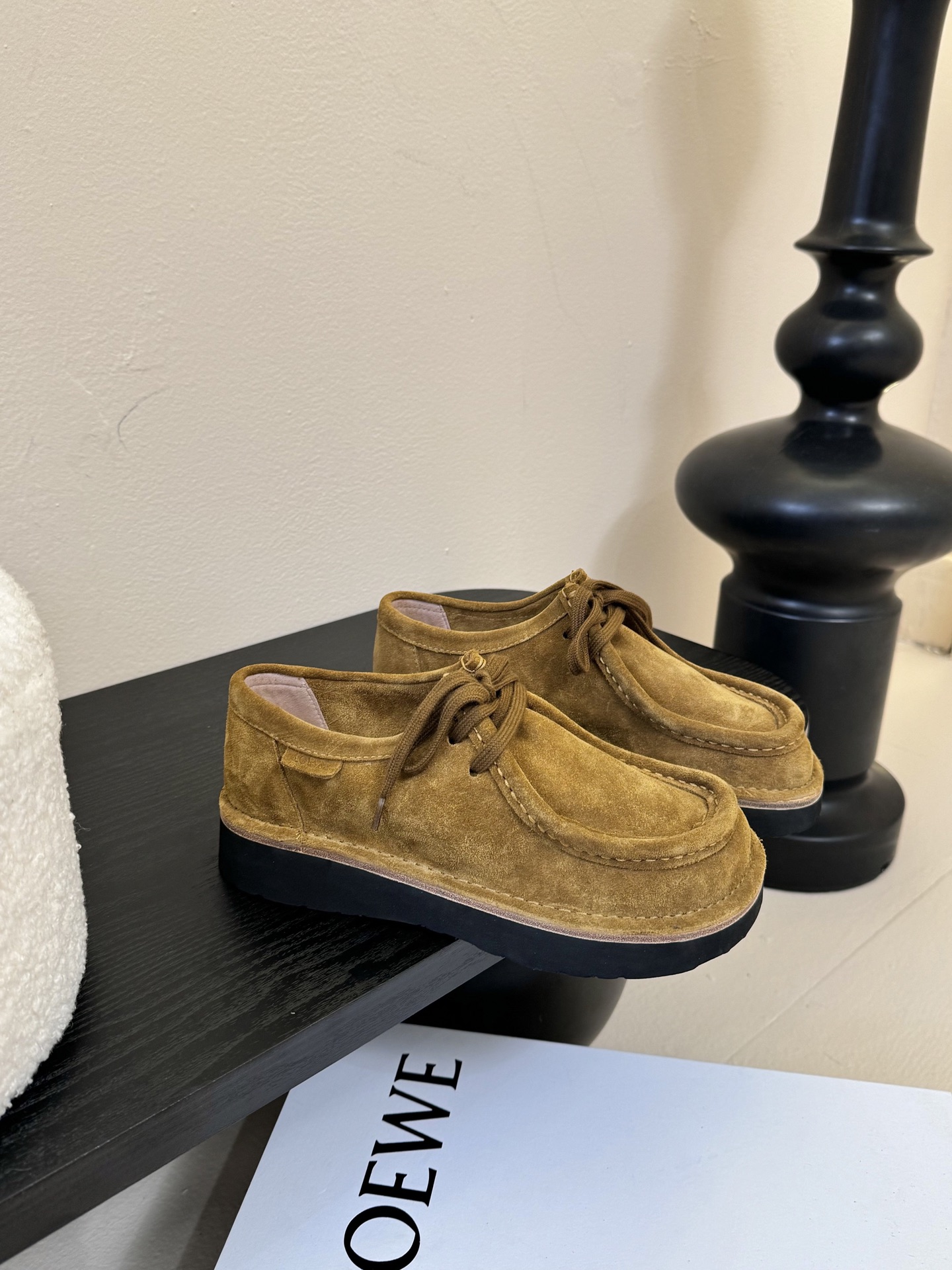  男➕20
LOEWE  罗意威 25秋冬新款乐福鞋 新品 实力来袭  
圆头圆脑的鞋头可可爱爱  一鞋