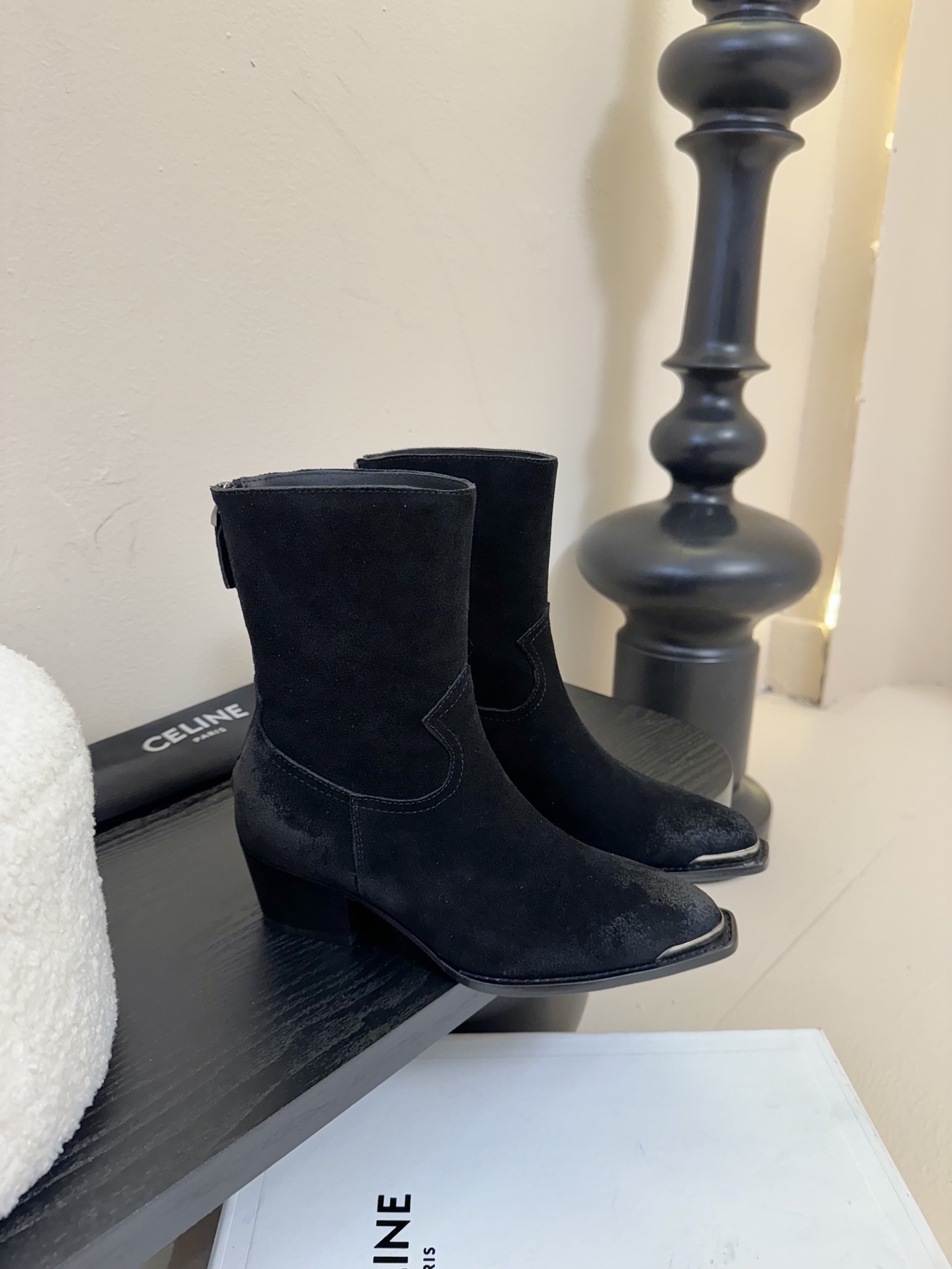 CELINE 思琳专柜秋冬最新时装靴、走秀款时尚博主同款 早秋力推单品！复古欧美风格 炸街必备单品 ✔️