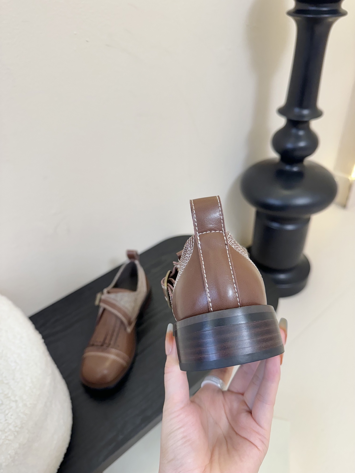 
Unfolio*最新极简风孟克皮鞋
英伦复古、巴洛克雕花元素 又美又飒！酷炸街！惊为天人！
这是一个用