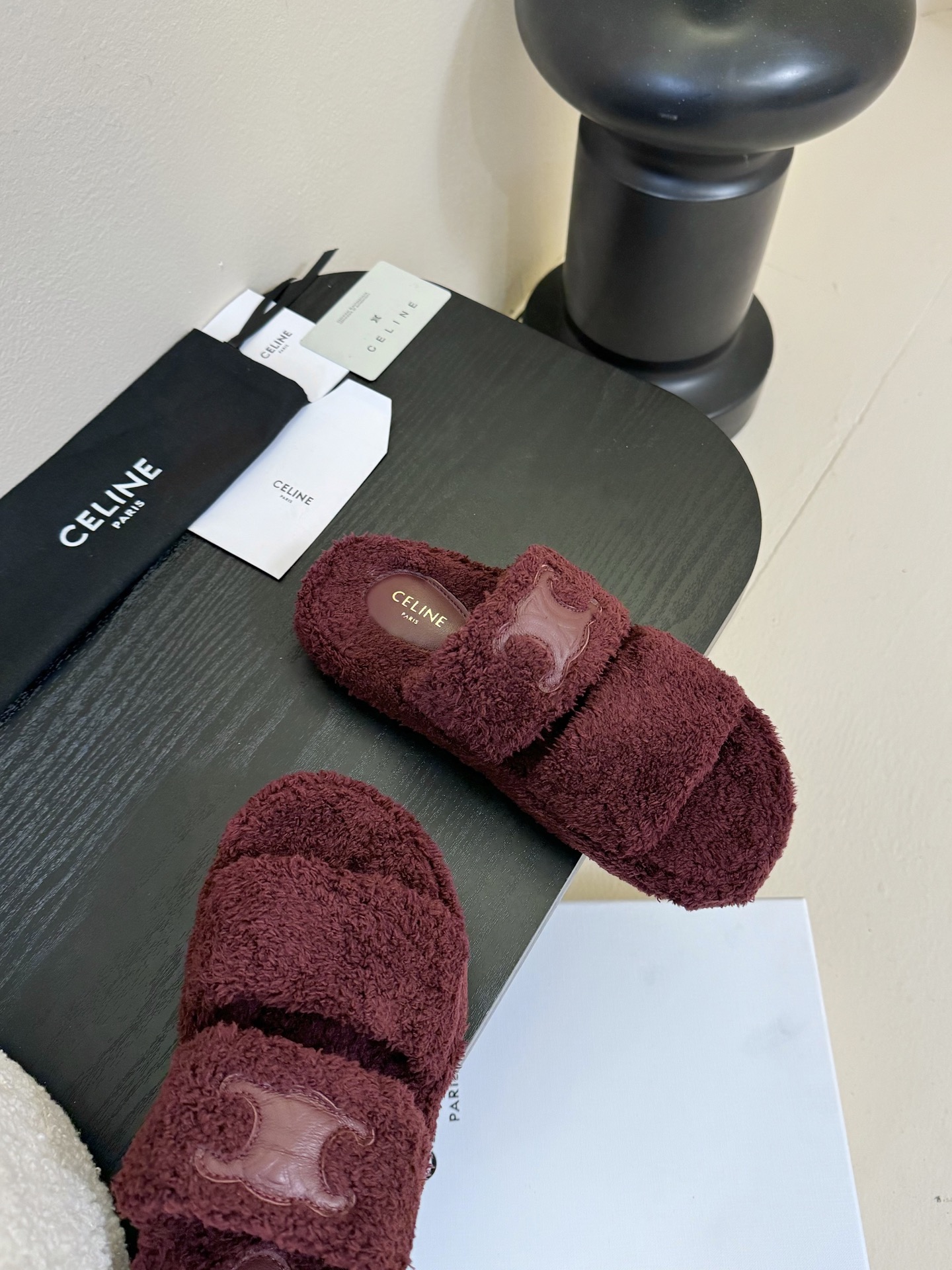 
CELIN* /塞琳 25ss 𝐧𝐞𝐰秋冬新品 一脚蹬羊毛拖鞋

这一季的赛琳又让我重新爱了它一次！ 