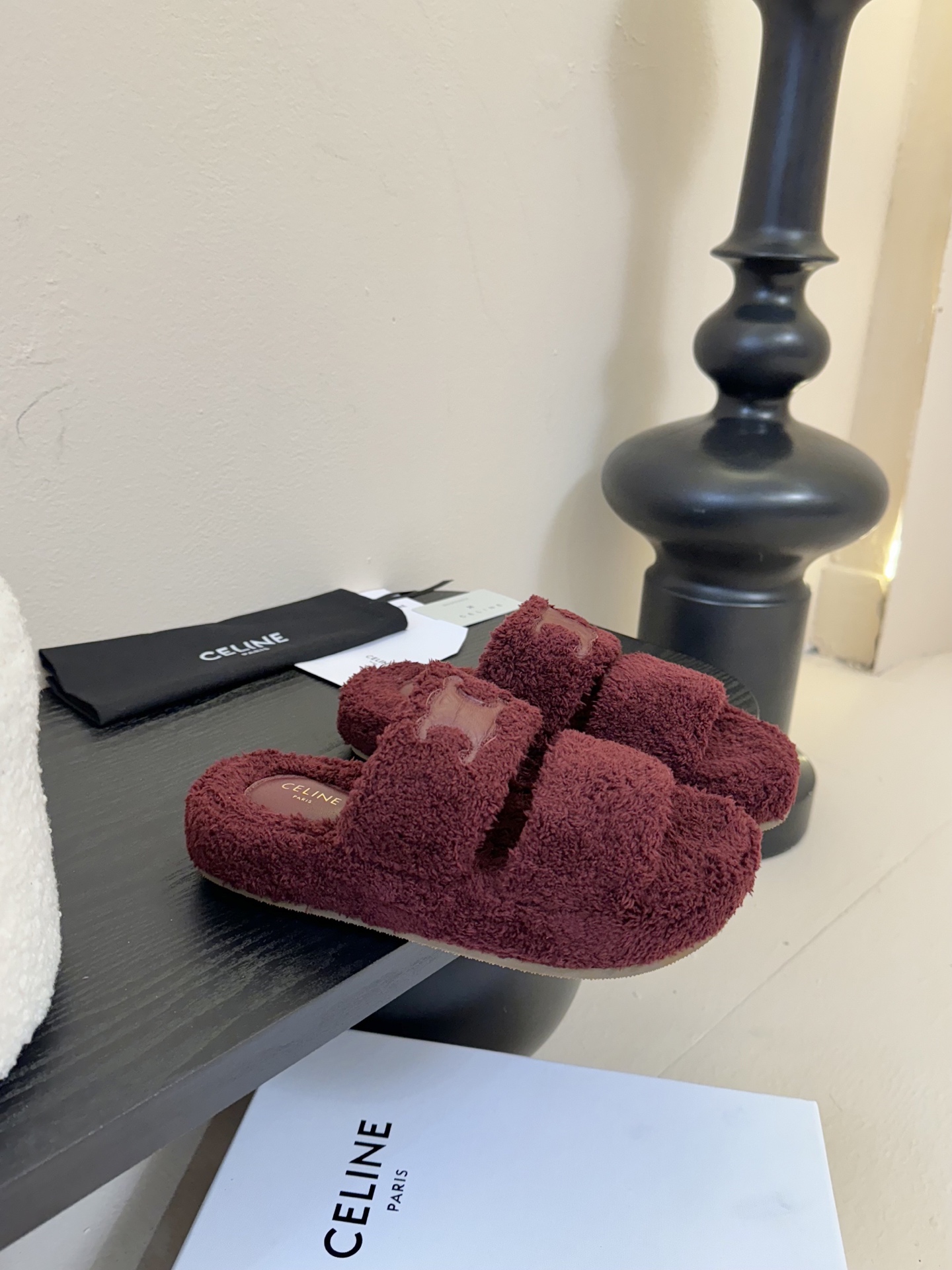 
CELIN* /塞琳 25ss 𝐧𝐞𝐰秋冬新品 一脚蹬羊毛拖鞋

这一季的赛琳又让我重新爱了它一次！ 