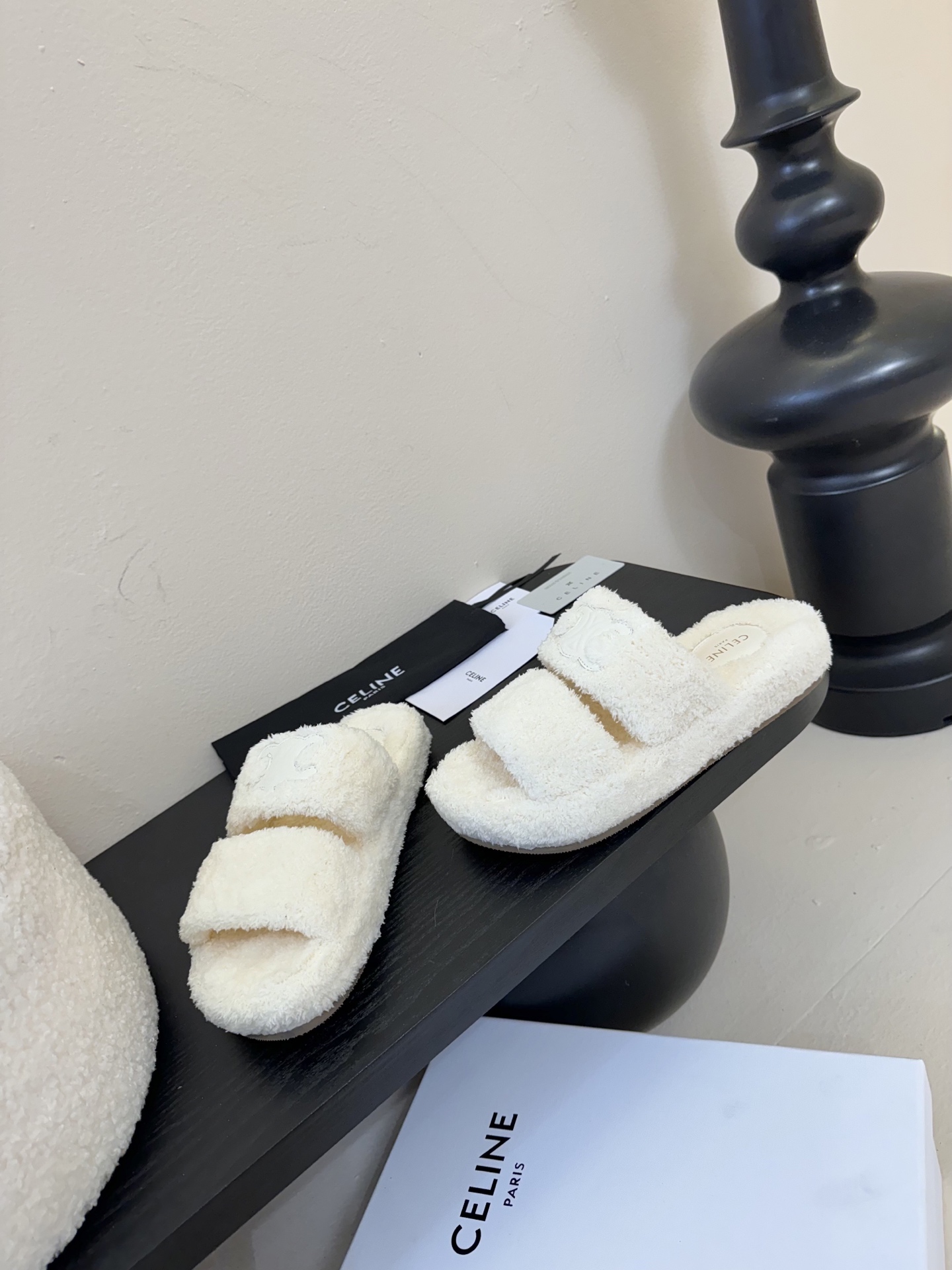 
CELIN* /塞琳 25ss 𝐧𝐞𝐰秋冬新品 一脚蹬羊毛拖鞋

这一季的赛琳又让我重新爱了它一次！ 