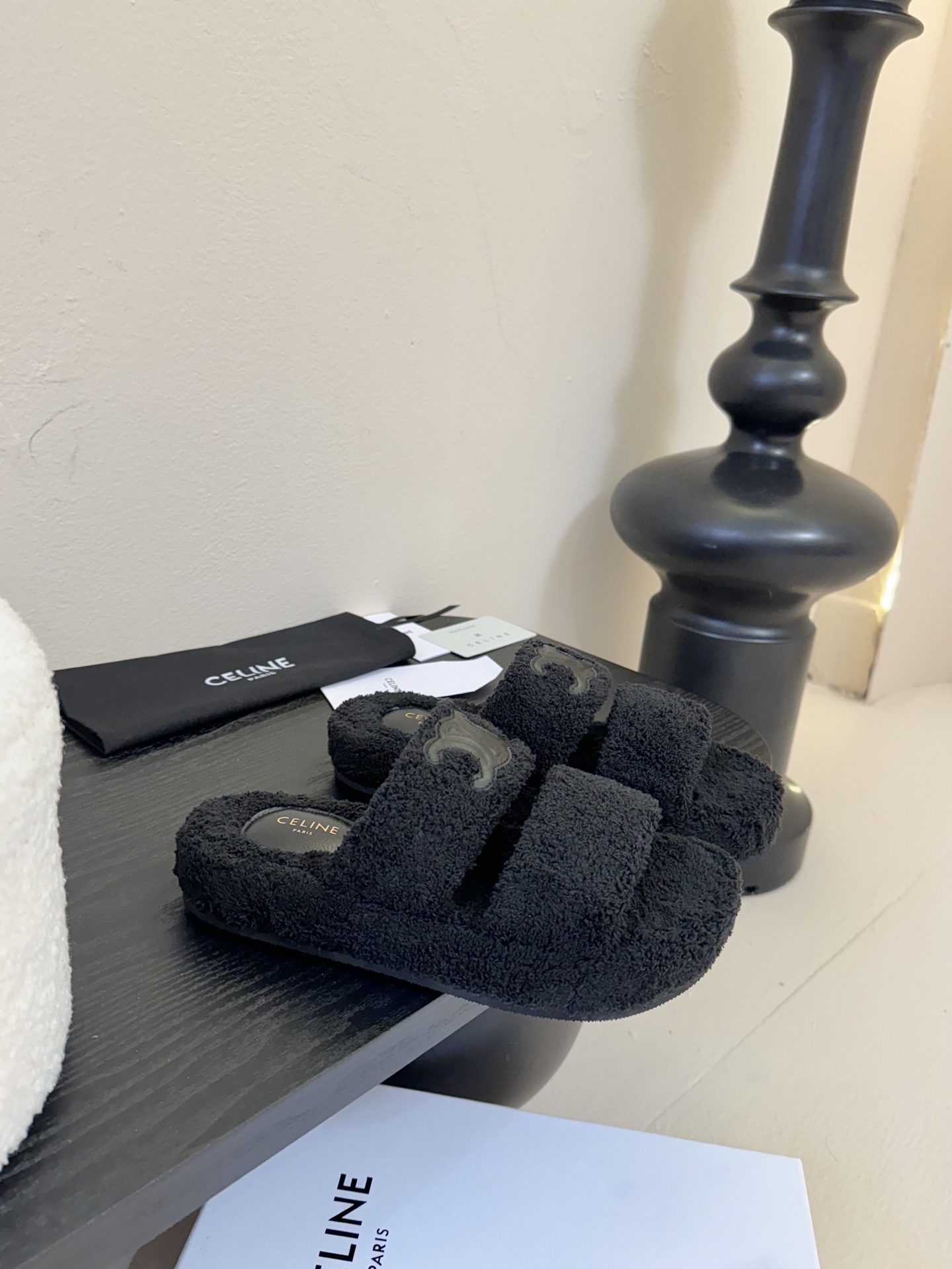 
CELIN* /塞琳 25ss 𝐧𝐞𝐰秋冬新品 一脚蹬羊毛拖鞋

这一季的赛琳又让我重新爱了它一次！ 