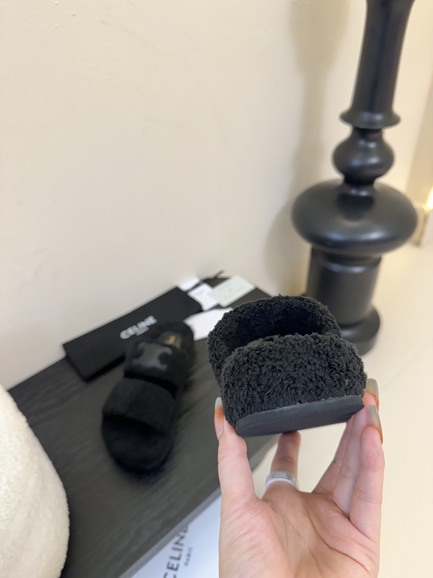 
CELIN* /塞琳 25ss 𝐧𝐞𝐰秋冬新品 一脚蹬羊毛拖鞋

这一季的赛琳又让我重新爱了它一次！ 