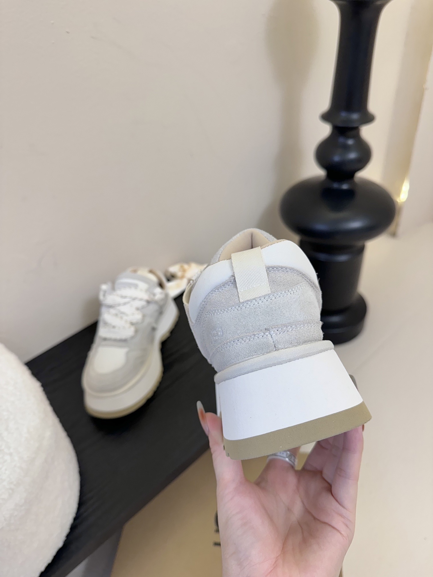 (真毛里➕20)
UGG秋冬新款厚底休闲鞋‼️
作为的领军品牌,这双新款同样延续了其一