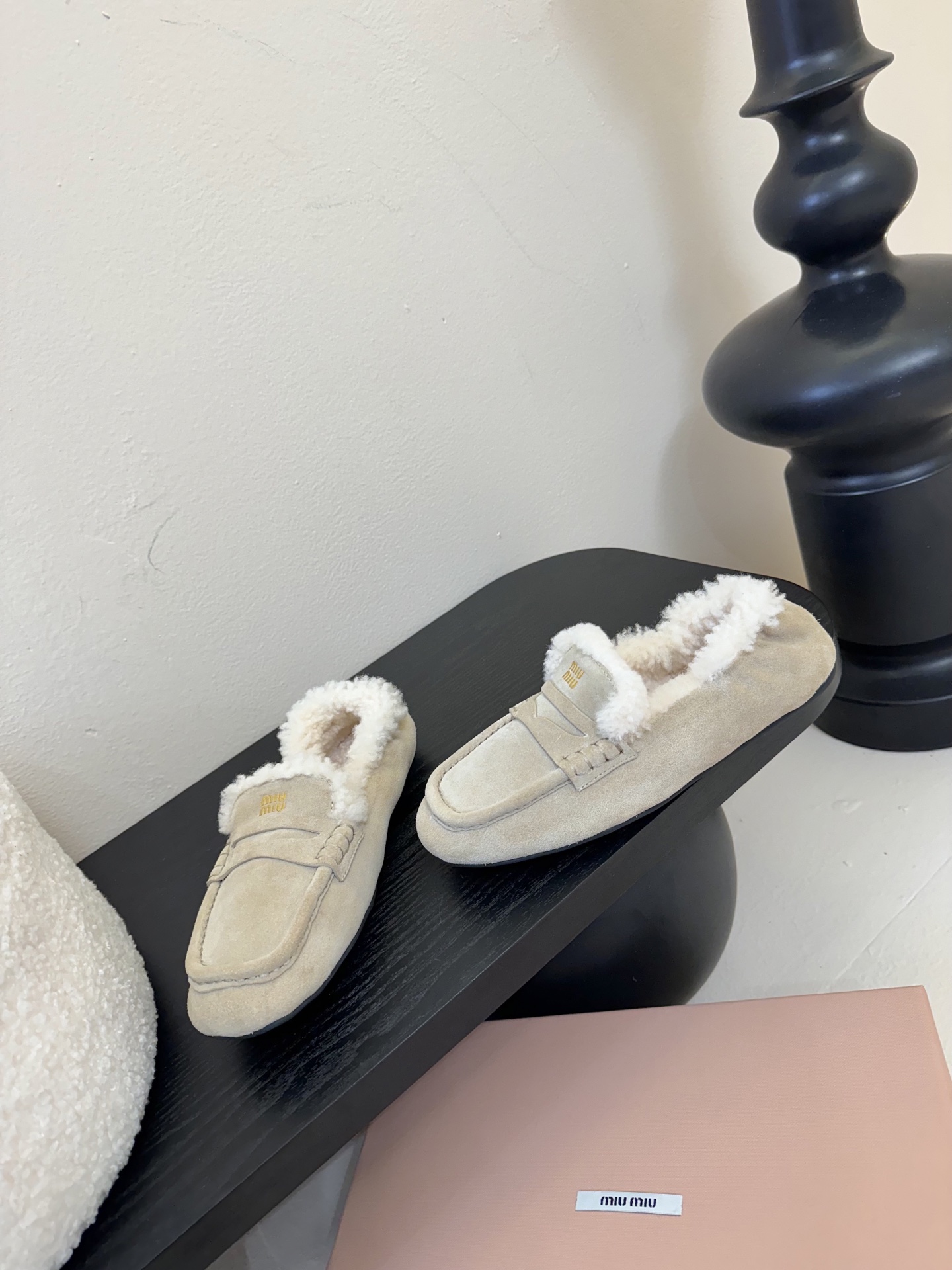  
| ²⁰²5𝐬𝐬 🤍🤎MIUMIU 缪缪中古羊毛系列中性十足！一脚蹬乐福毛里松紧后跟百搭款 怎么穿都