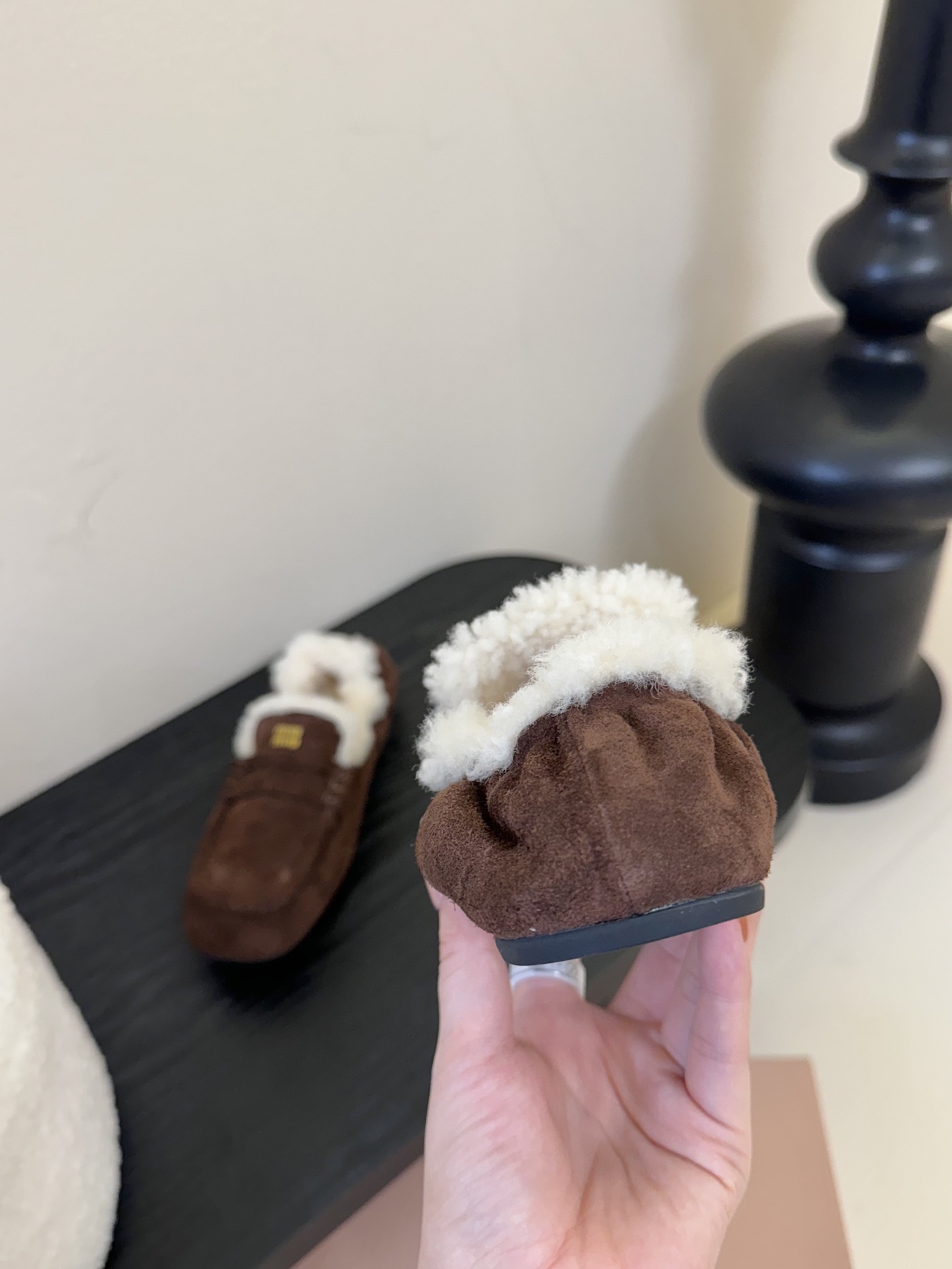  
| ²⁰²5𝐬𝐬 🤍🤎MIUMIU 缪缪中古羊毛系列中性十足！一脚蹬乐福毛里松紧后跟百搭款 怎么穿都