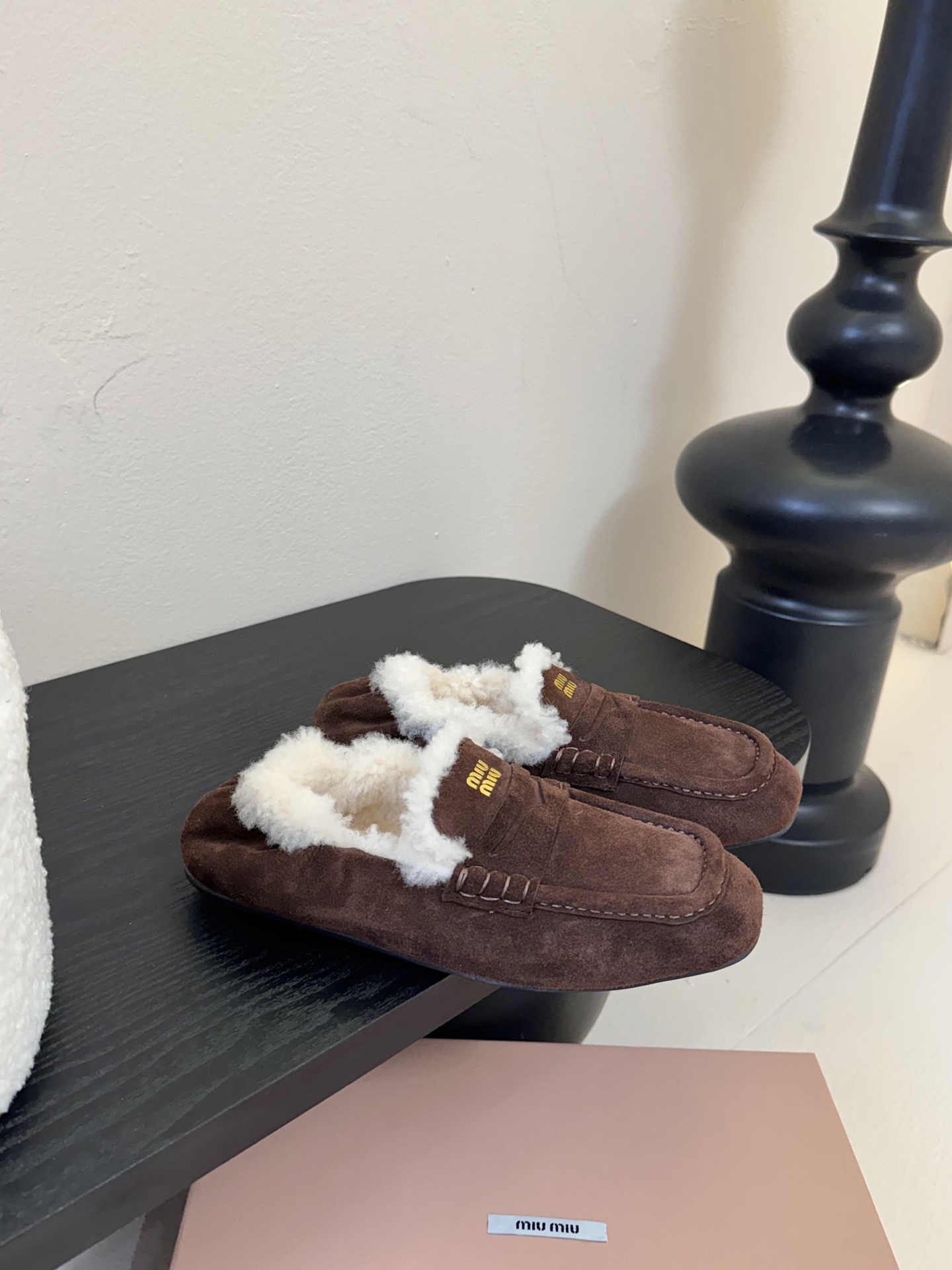  
| ²⁰²5𝐬𝐬 🤍🤎MIUMIU 缪缪中古羊毛系列中性十足！一脚蹬乐福毛里松紧后跟百搭款 怎么穿都