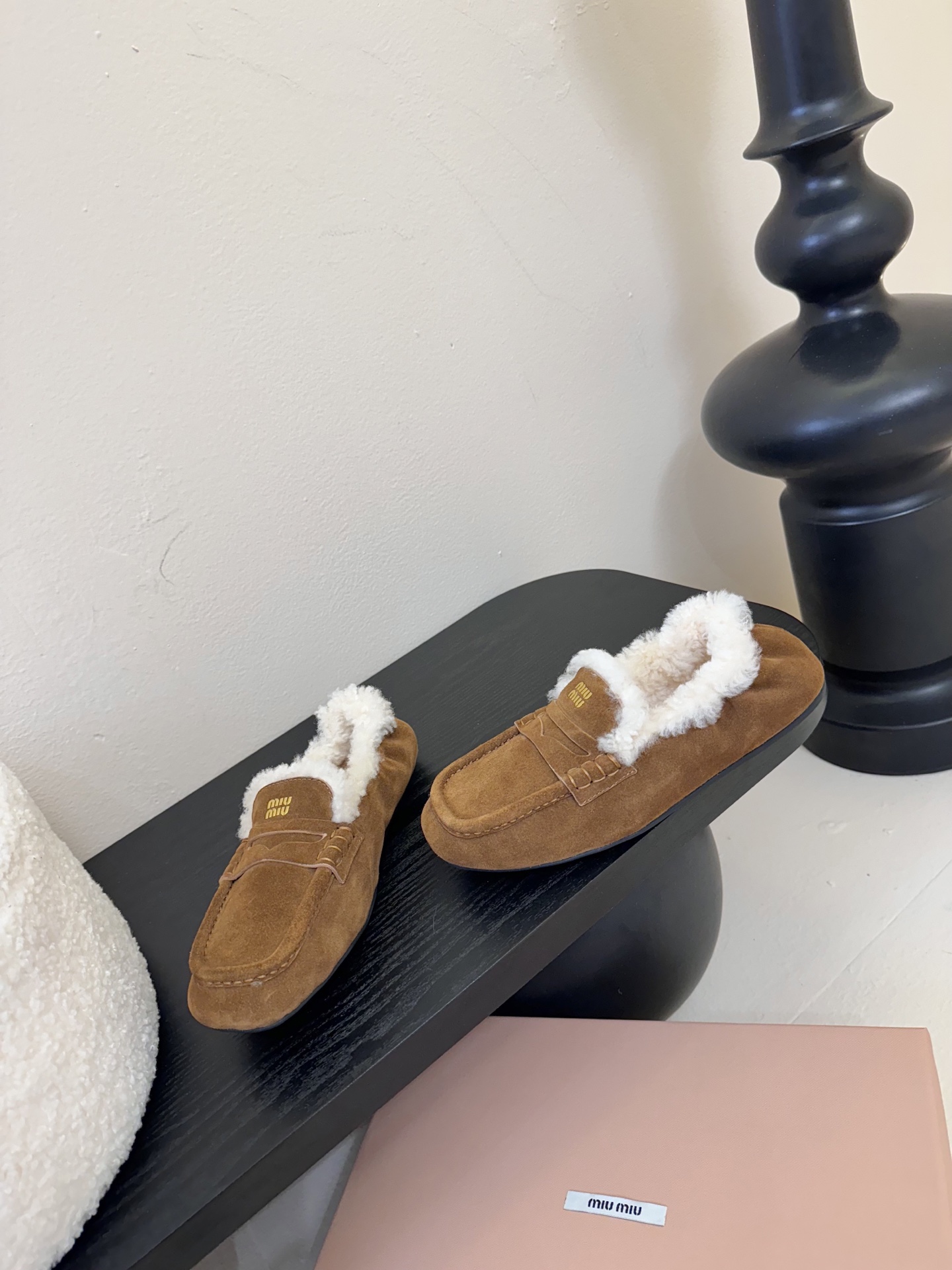  
| ²⁰²5𝐬𝐬 🤍🤎MIUMIU 缪缪中古羊毛系列中性十足！一脚蹬乐福毛里松紧后跟百搭款 怎么穿都