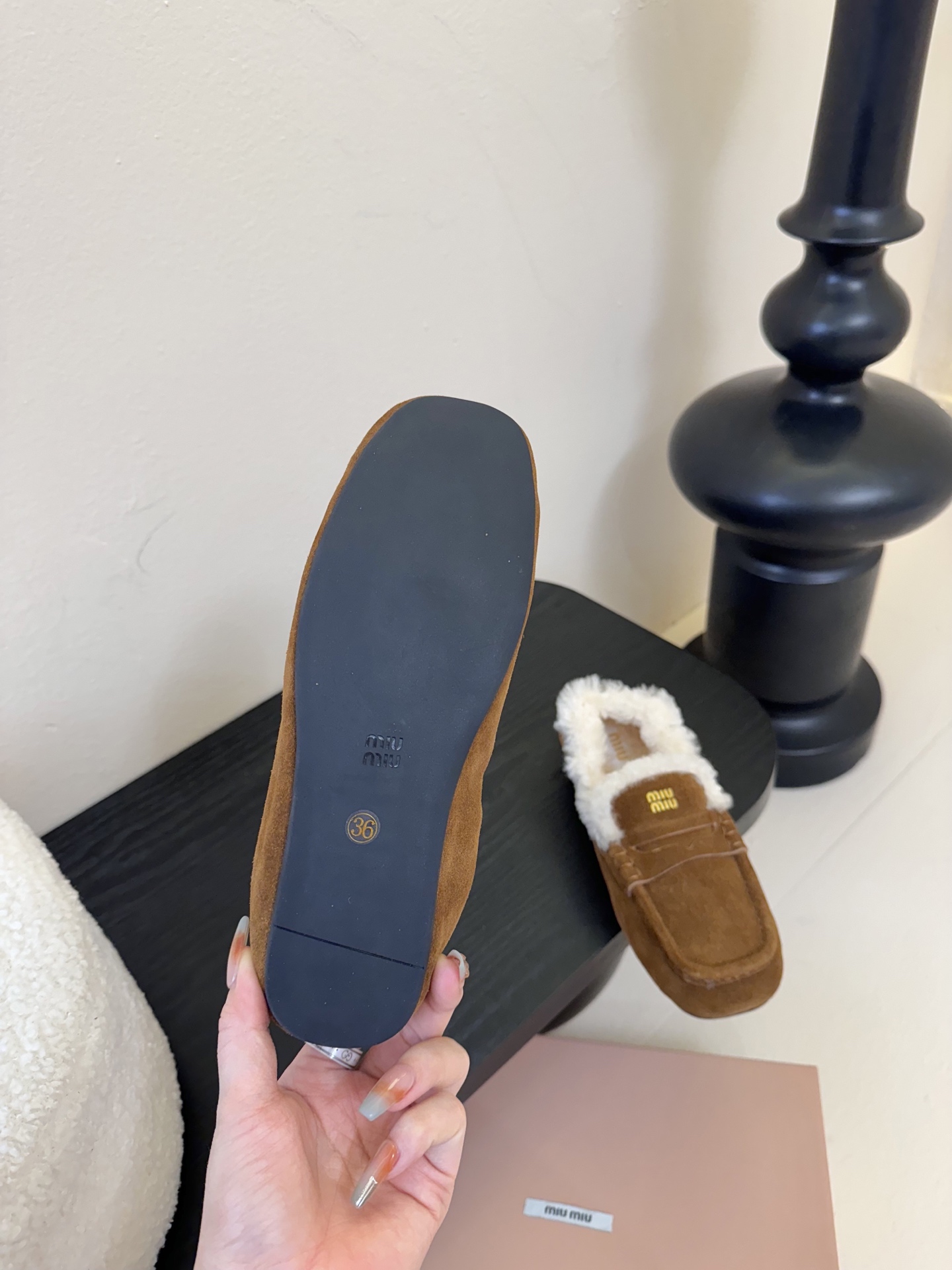  
| ²⁰²5𝐬𝐬 🤍🤎MIUMIU 缪缪中古羊毛系列中性十足！一脚蹬乐福毛里松紧后跟百搭款 怎么穿都