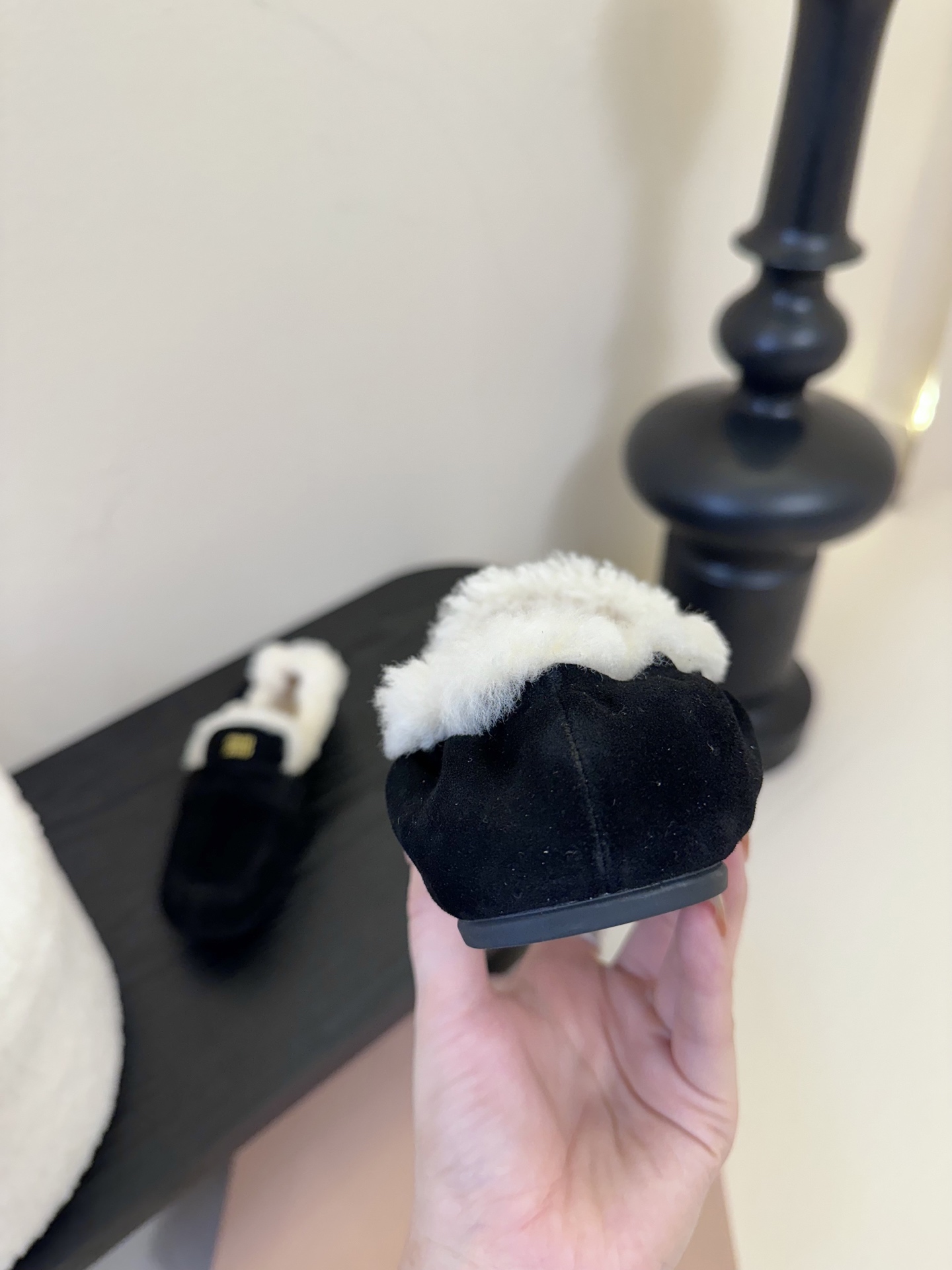  
| ²⁰²5𝐬𝐬 🤍🤎MIUMIU 缪缪中古羊毛系列中性十足！一脚蹬乐福毛里松紧后跟百搭款 怎么穿都