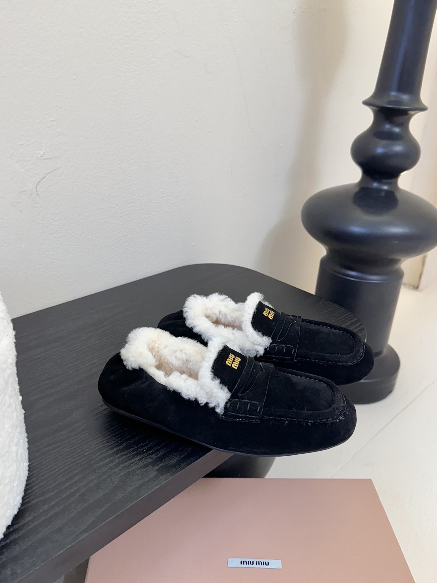  
| ²⁰²5𝐬𝐬 🤍🤎MIUMIU 缪缪中古羊毛系列中性十足！一脚蹬乐福毛里松紧后跟百搭款 怎么穿都