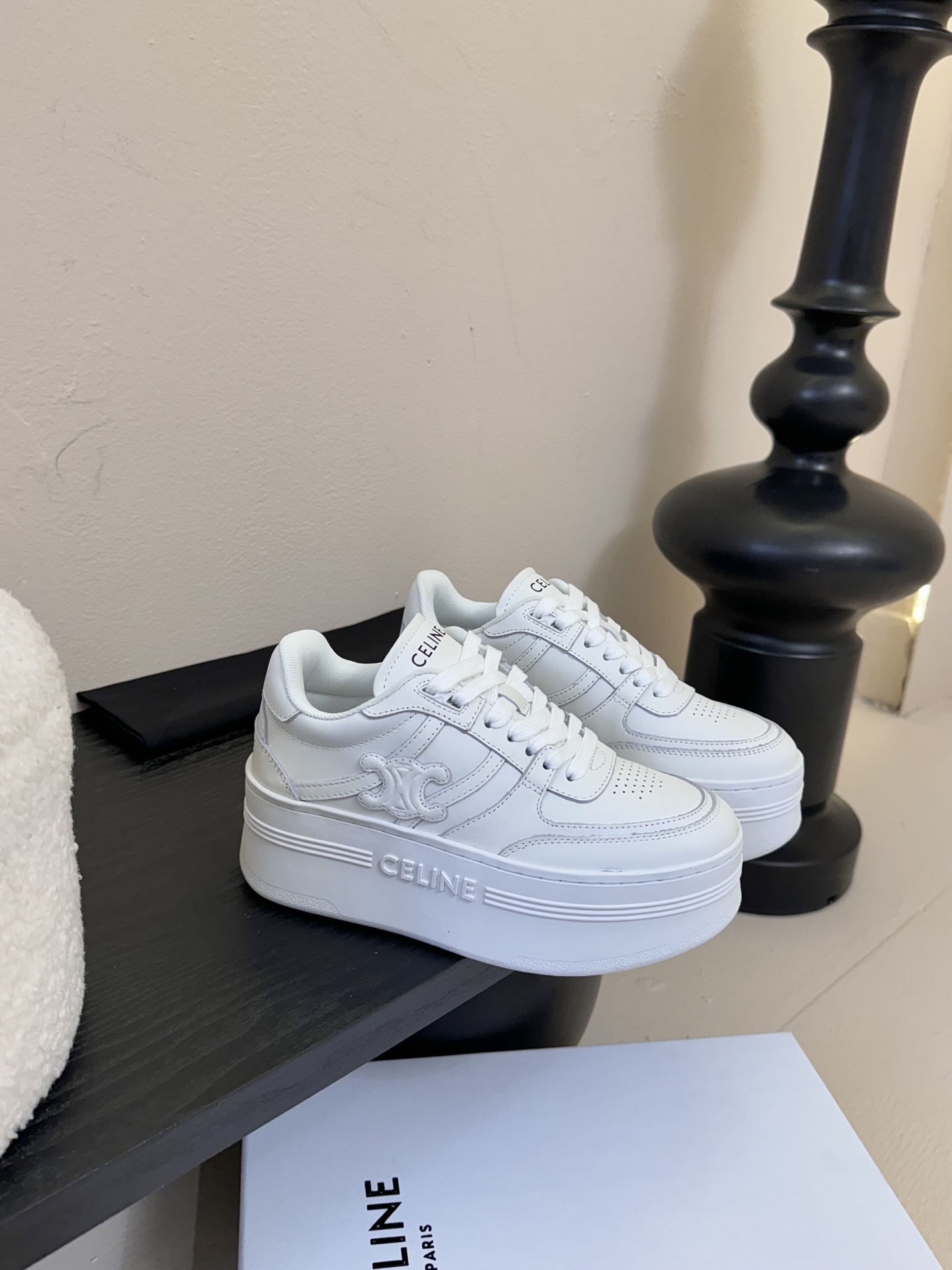 厚底
CELINE思琳赛琳CELINE RUNNER CR-03运动鞋👟鞋舌和鞋后帮饰有CELINE标志