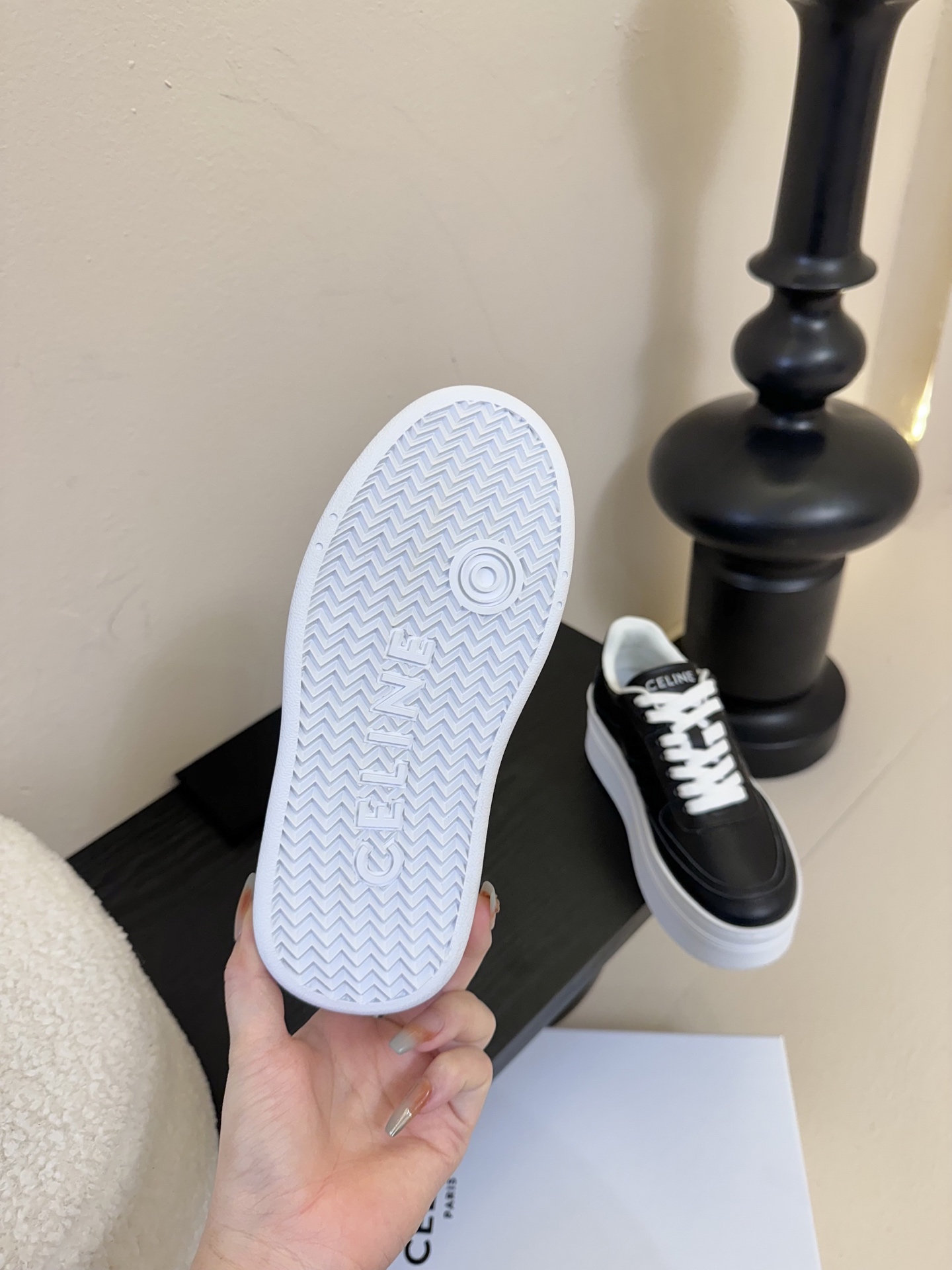 厚底
CELINE思琳赛琳CELINE RUNNER CR-03运动鞋👟鞋舌和鞋后帮饰有CELINE标志