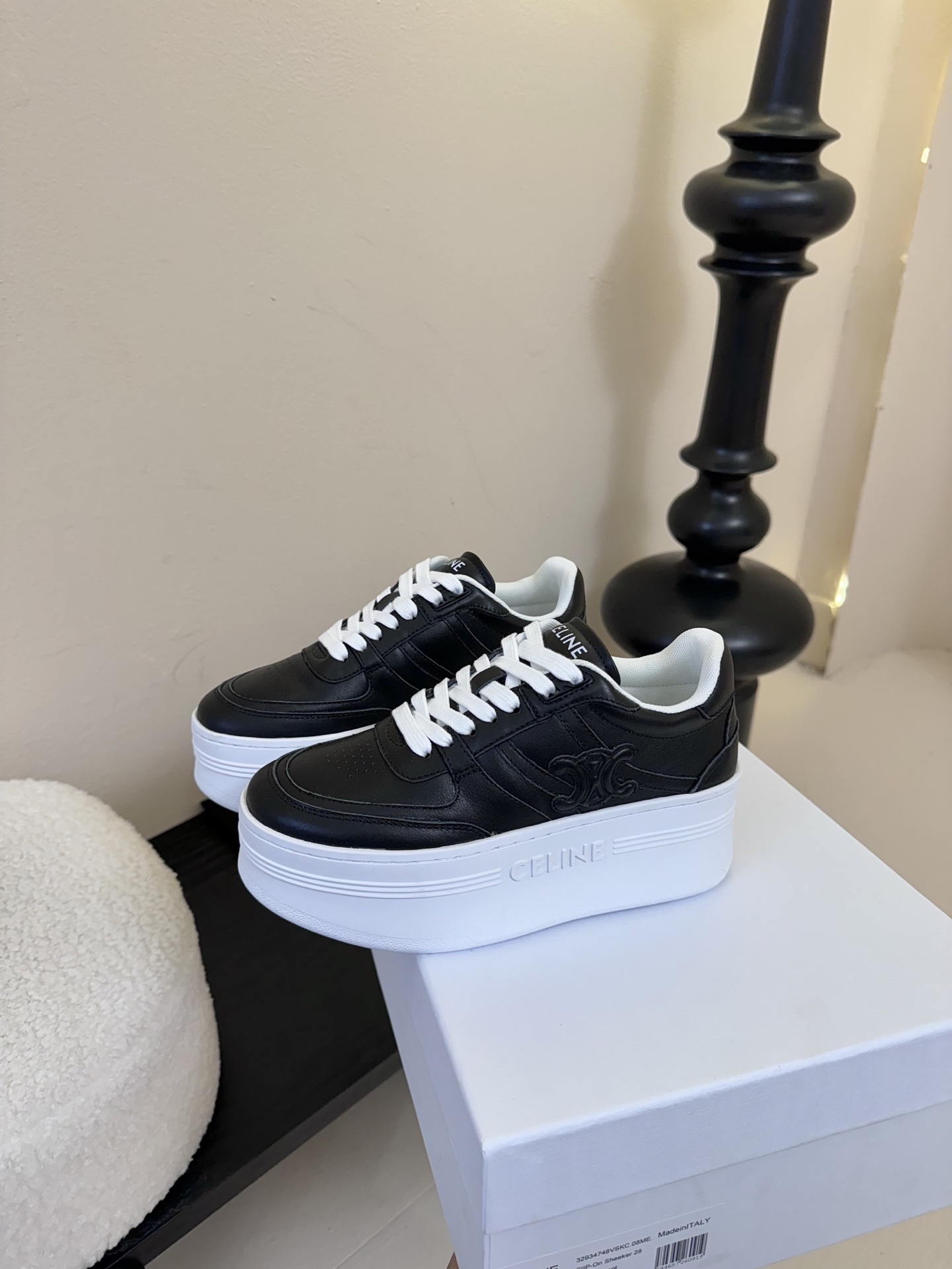 厚底
CELINE思琳赛琳CELINE RUNNER CR-03运动鞋👟鞋舌和鞋后帮饰有CELINE标志
