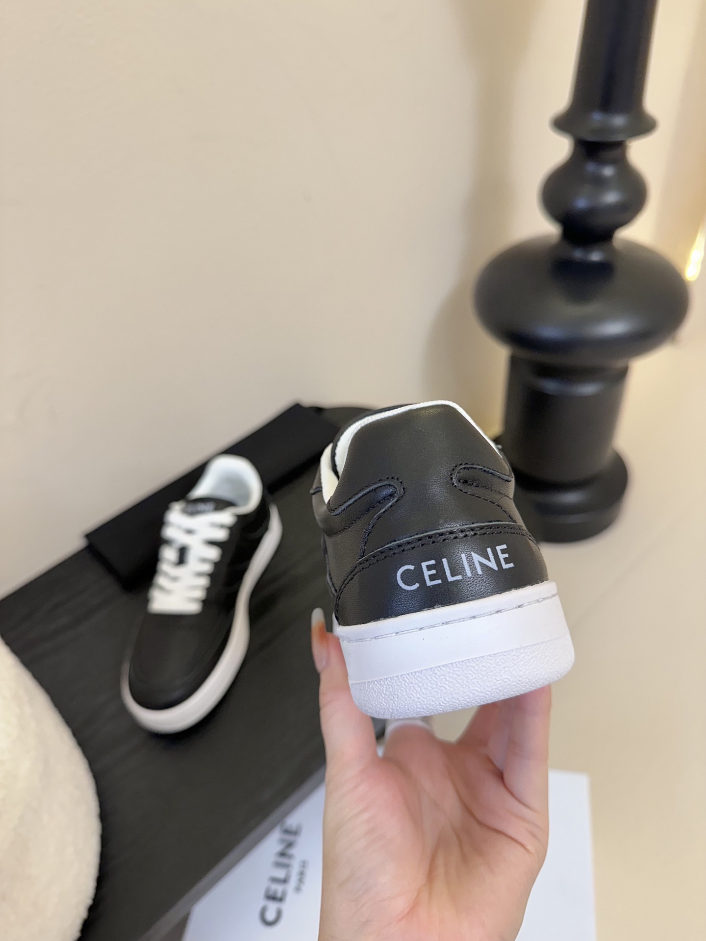 薄底
CELINE思琳赛琳CELINE RUNNER CR-03运动鞋👟鞋舌和鞋后帮饰有CELINE标志