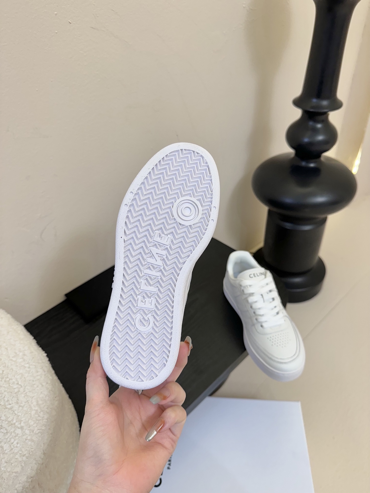 薄底
CELINE思琳赛琳CELINE RUNNER CR-03运动鞋👟鞋舌和鞋后帮饰有CELINE标志