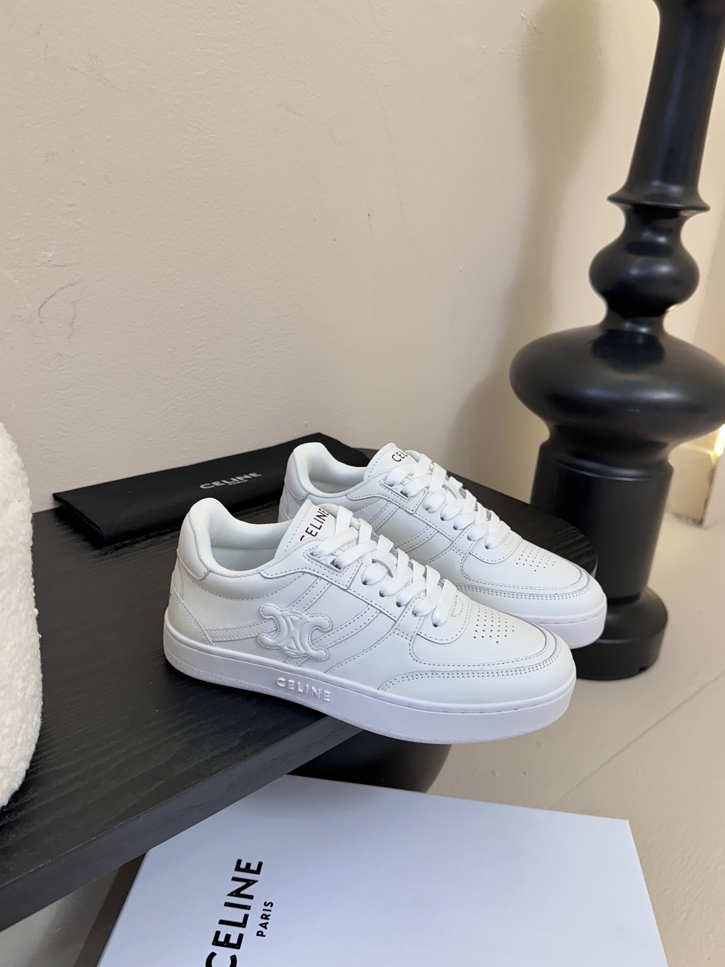 薄底
CELINE思琳赛琳CELINE RUNNER CR-03运动鞋👟鞋舌和鞋后帮饰有CELINE标志