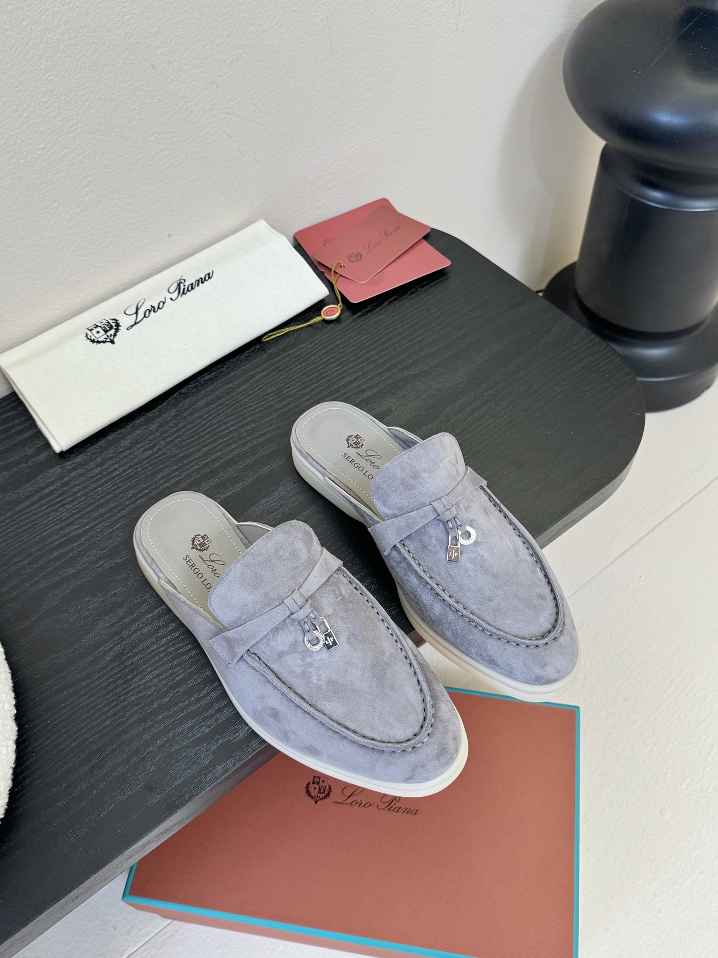 男士+10Loro Piana(诺悠翩雅)官网同款一脚蹬乐福鞋 
 原版大底宽底
 采用进口高丝光羊反绒
