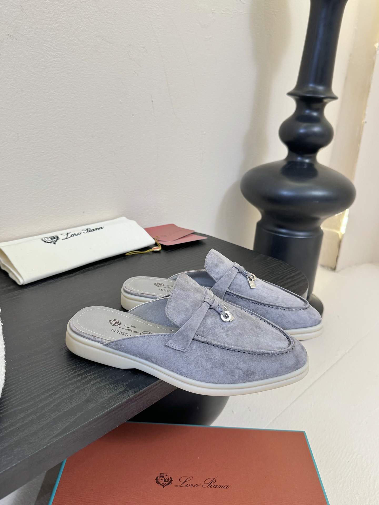 男士+10Loro Piana(诺悠翩雅)官网同款一脚蹬乐福鞋 
 原版大底宽底
 采用进口高丝光羊反绒