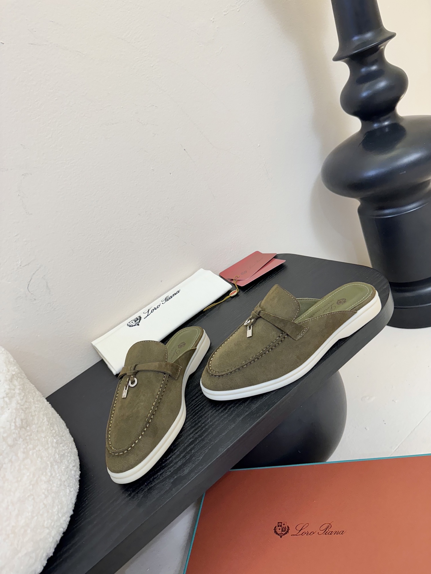 男士+10Loro Piana(诺悠翩雅)官网同款一脚蹬乐福鞋 
 原版大底宽底
 采用进口高丝光羊反绒